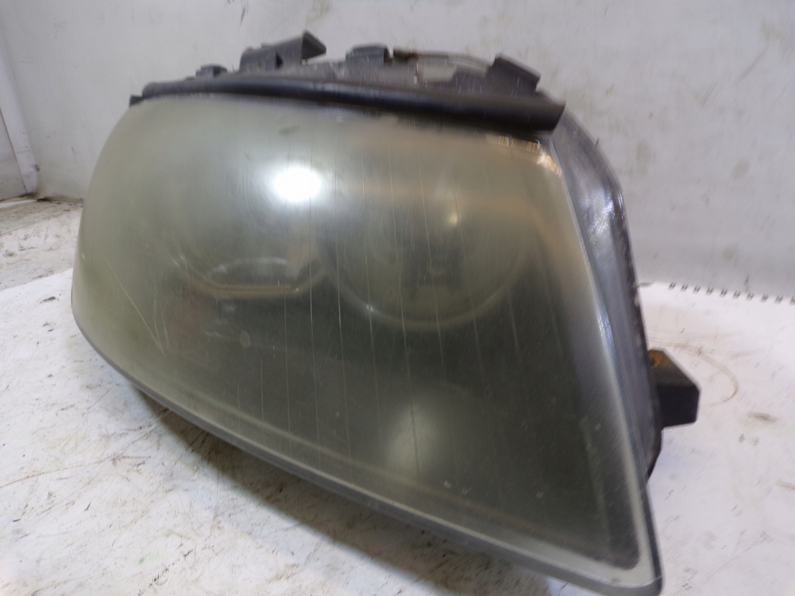 light front front right AUDI A3 8P before lift small grill (1) (K1)