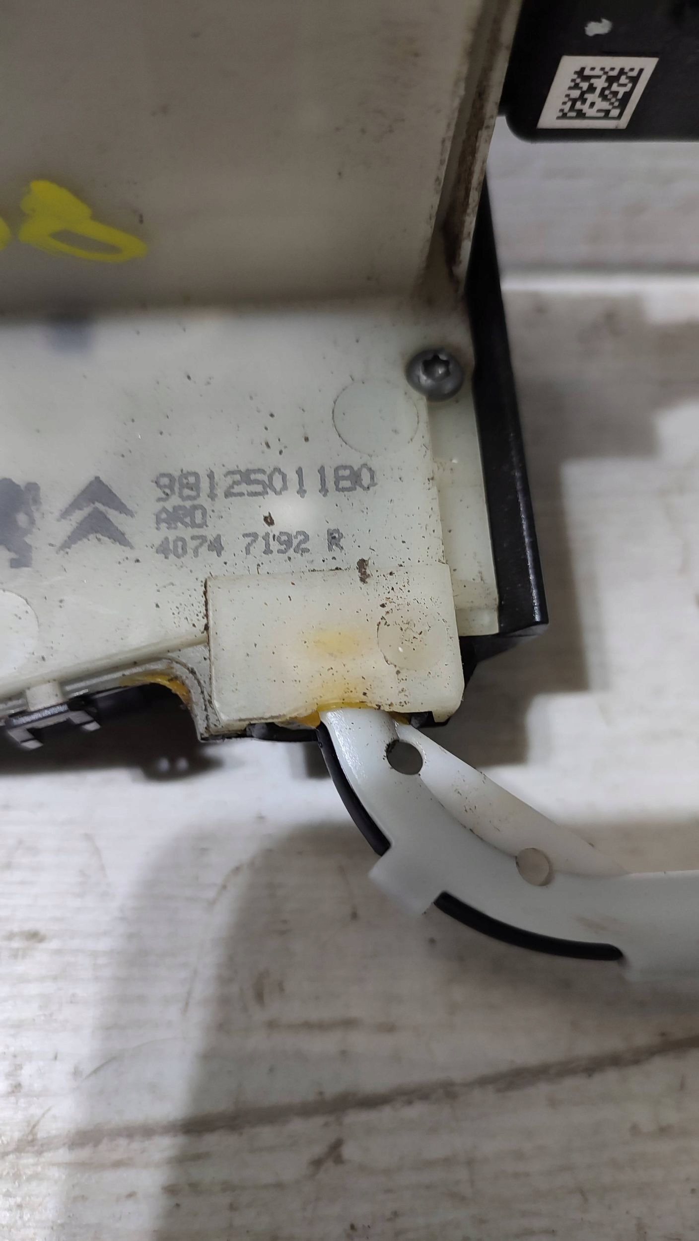 Peugeot 2008 and 2018 rear part side right lock door
