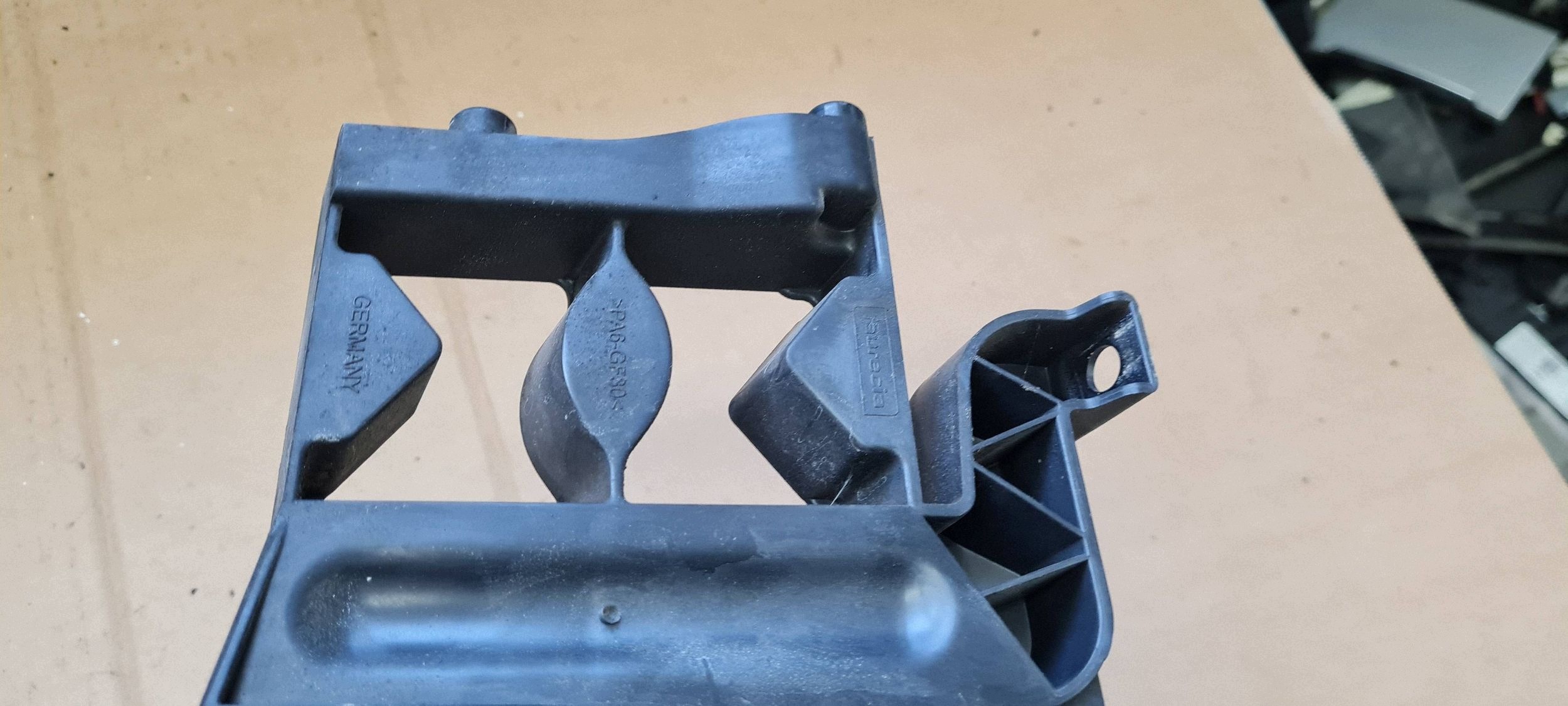 A7 4G S7 bracket support holder lights of a bumper front right 4G8805608