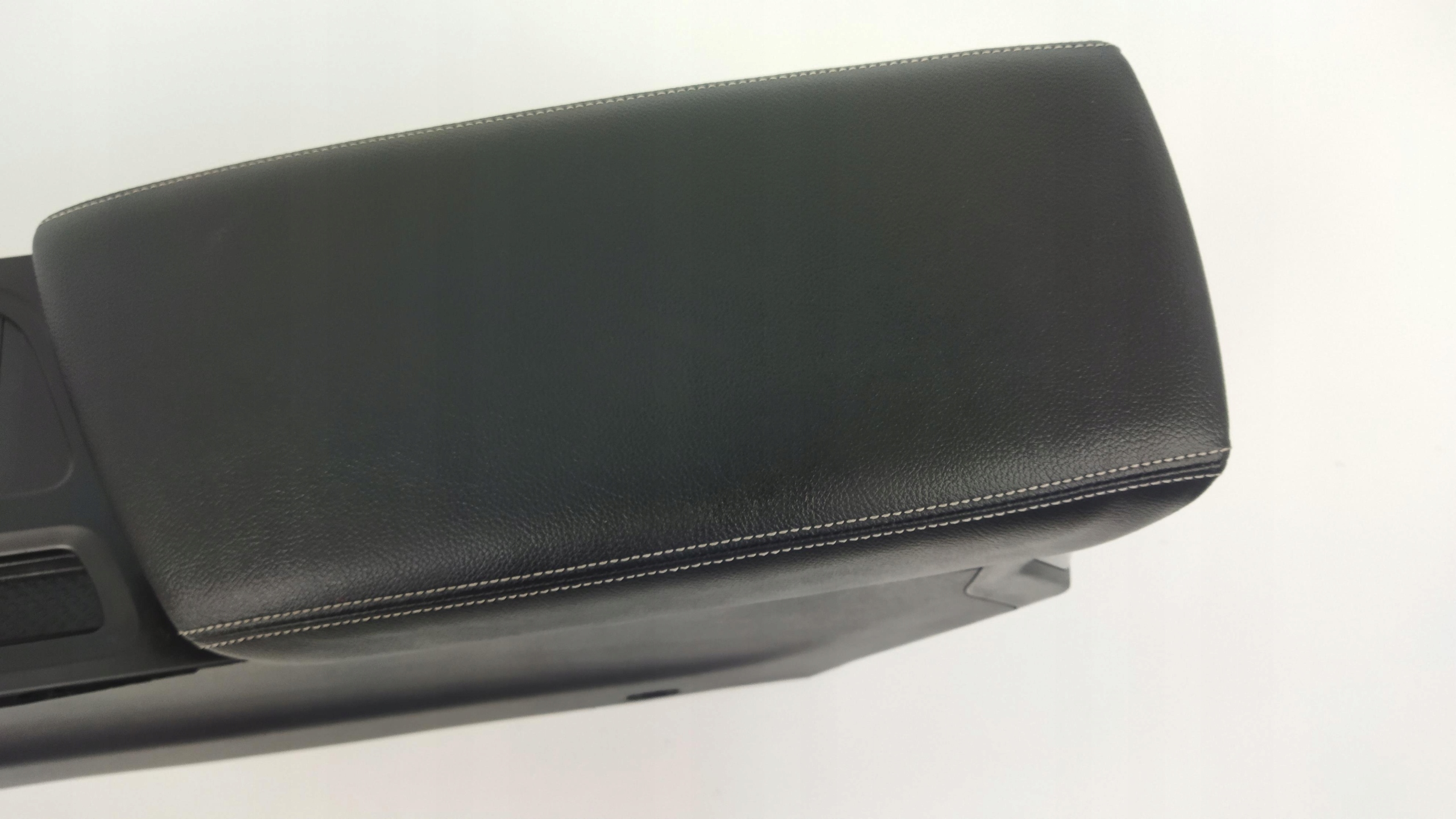 MEGANE IV TUNEL central armrest leather EUROPA