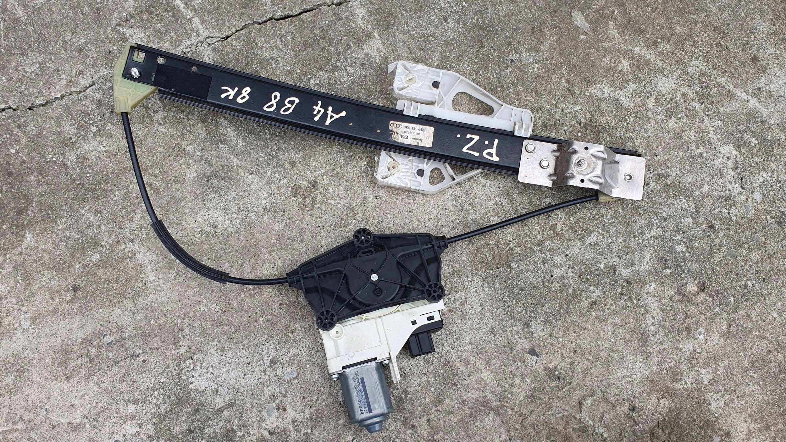Audi A4 B8 3K0 window regulator right rear part