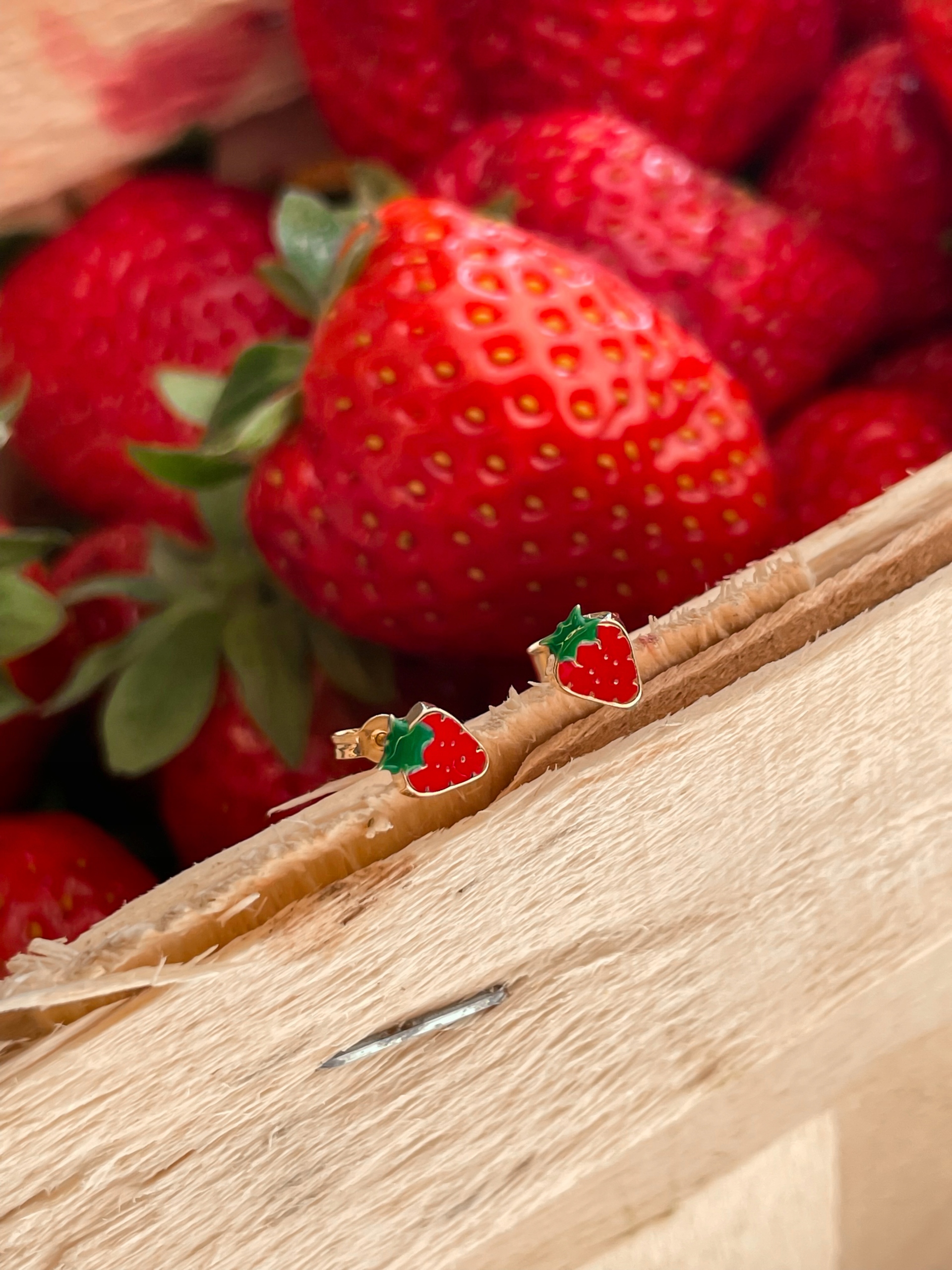 ZŁOTE KOLCZYKI NA SZTYFT TRUSKAWKI 333 Marka Goldmark