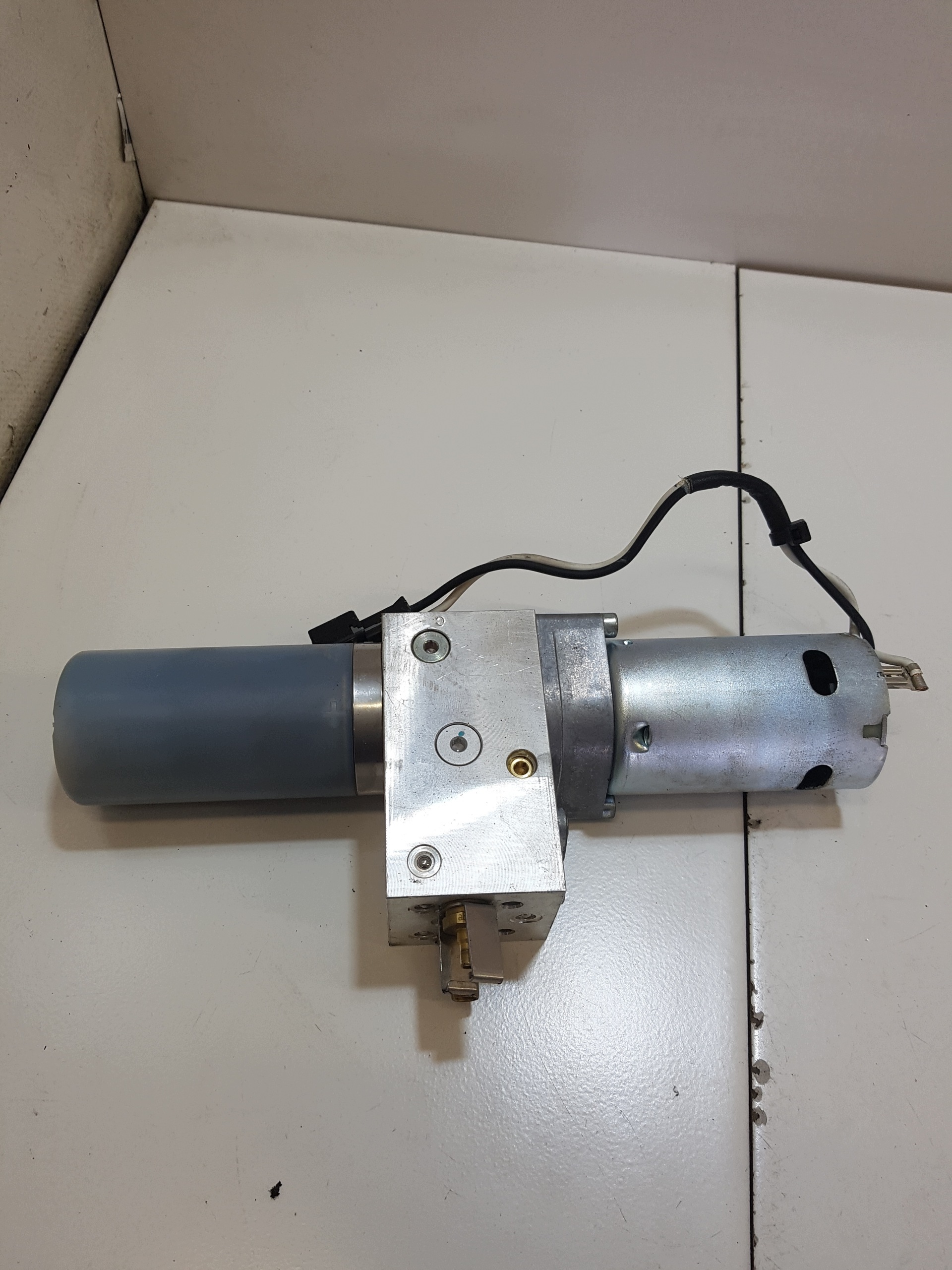 pump lifting bonnet OPEL INSIGNIA 1090096
