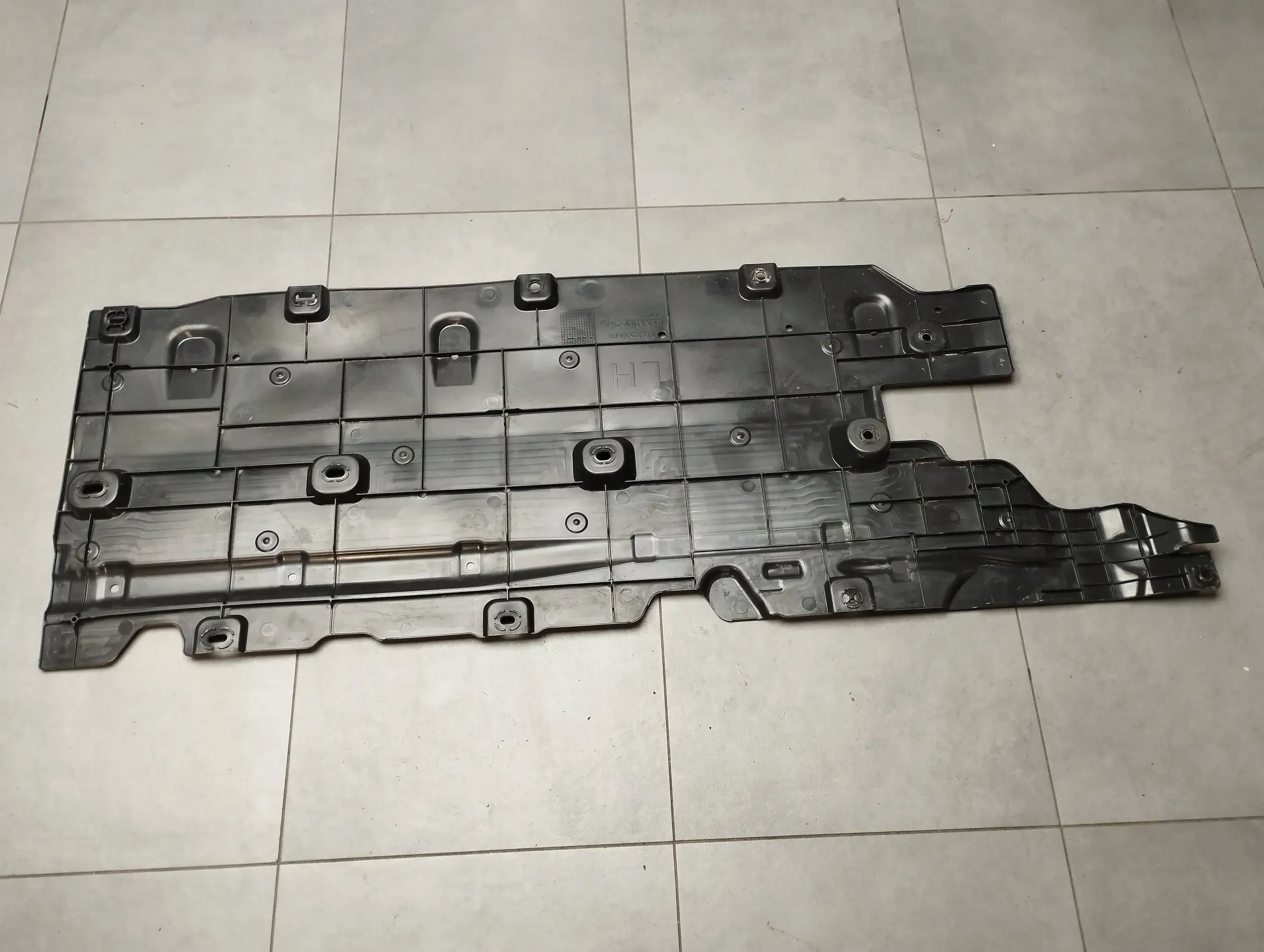 Renault Scenic IV cover chassis left 748150937
