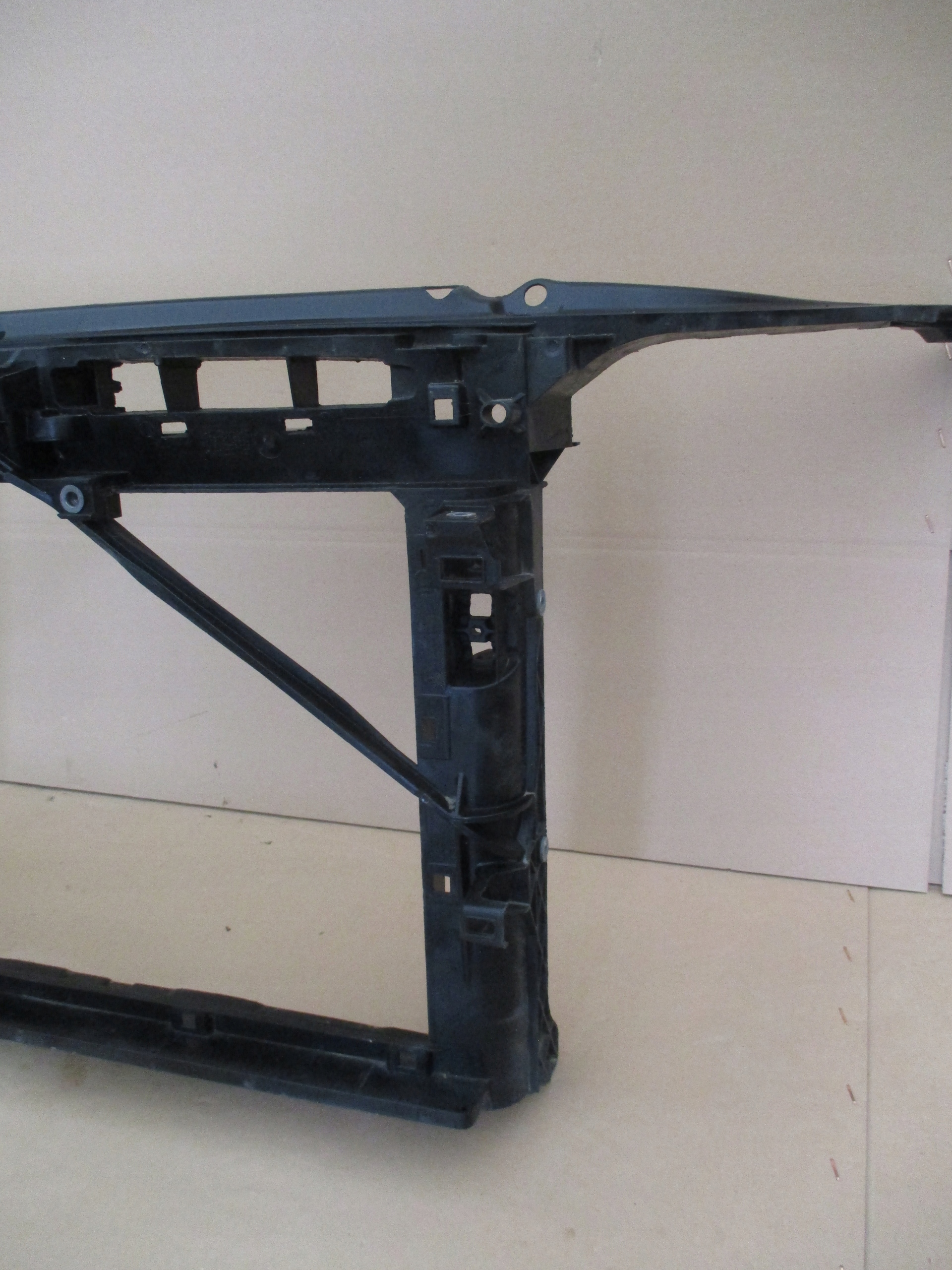 Armature Traverse Skoda Octavia III 5E0805588