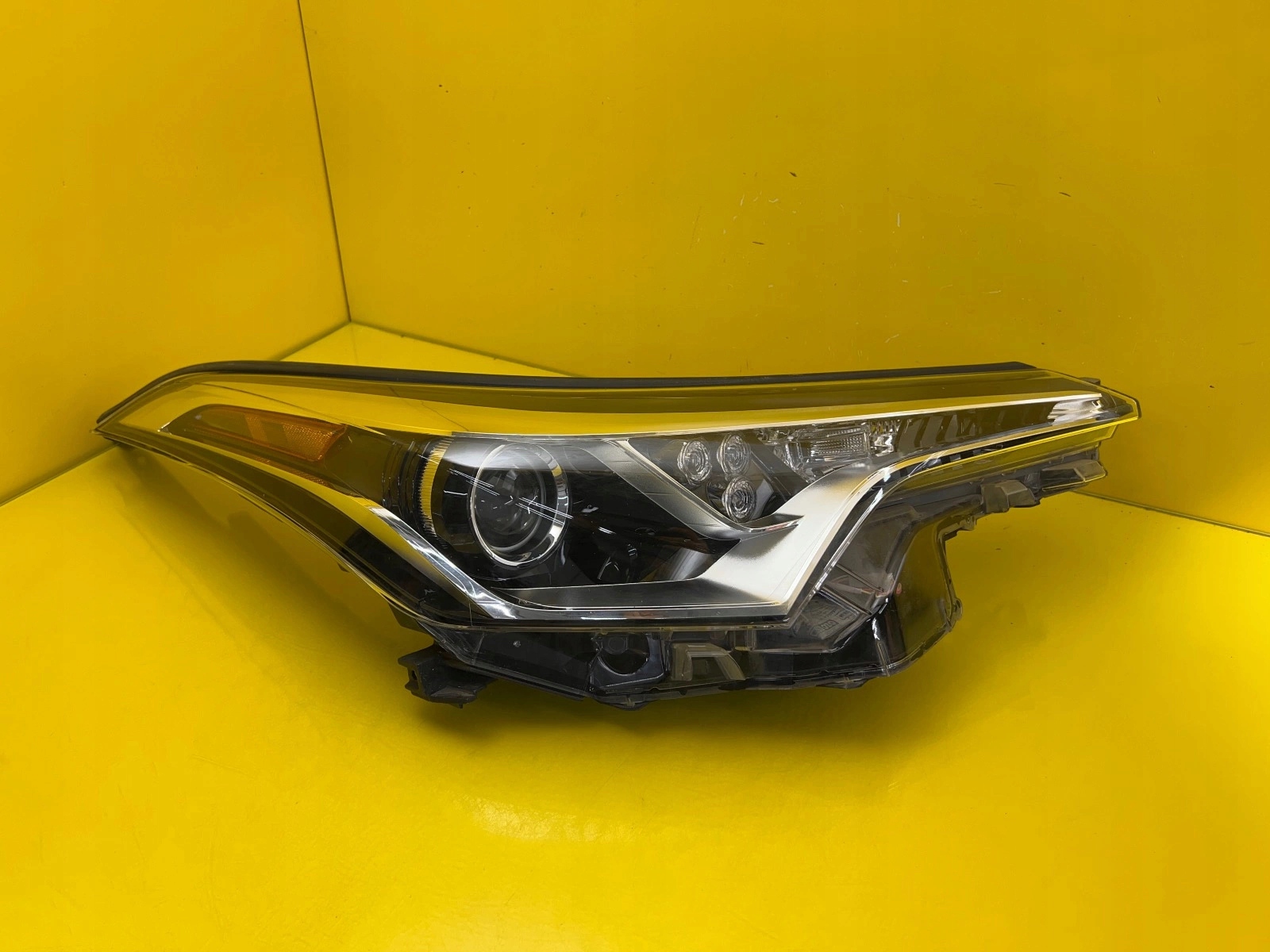 light left front Toyota CHR 2016- USA