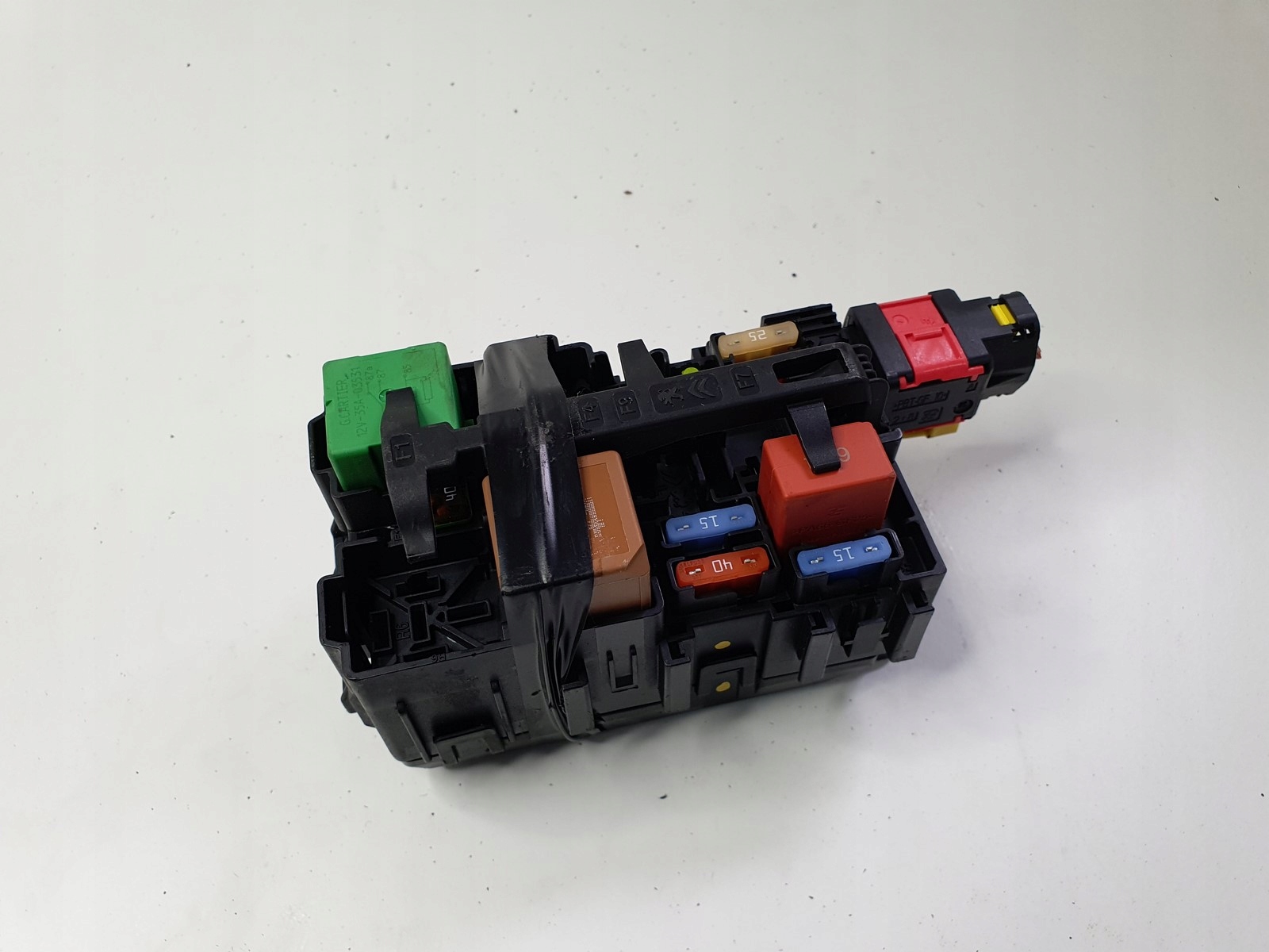 Moduł skrzynka bezpieczników Peugeot 9806192580