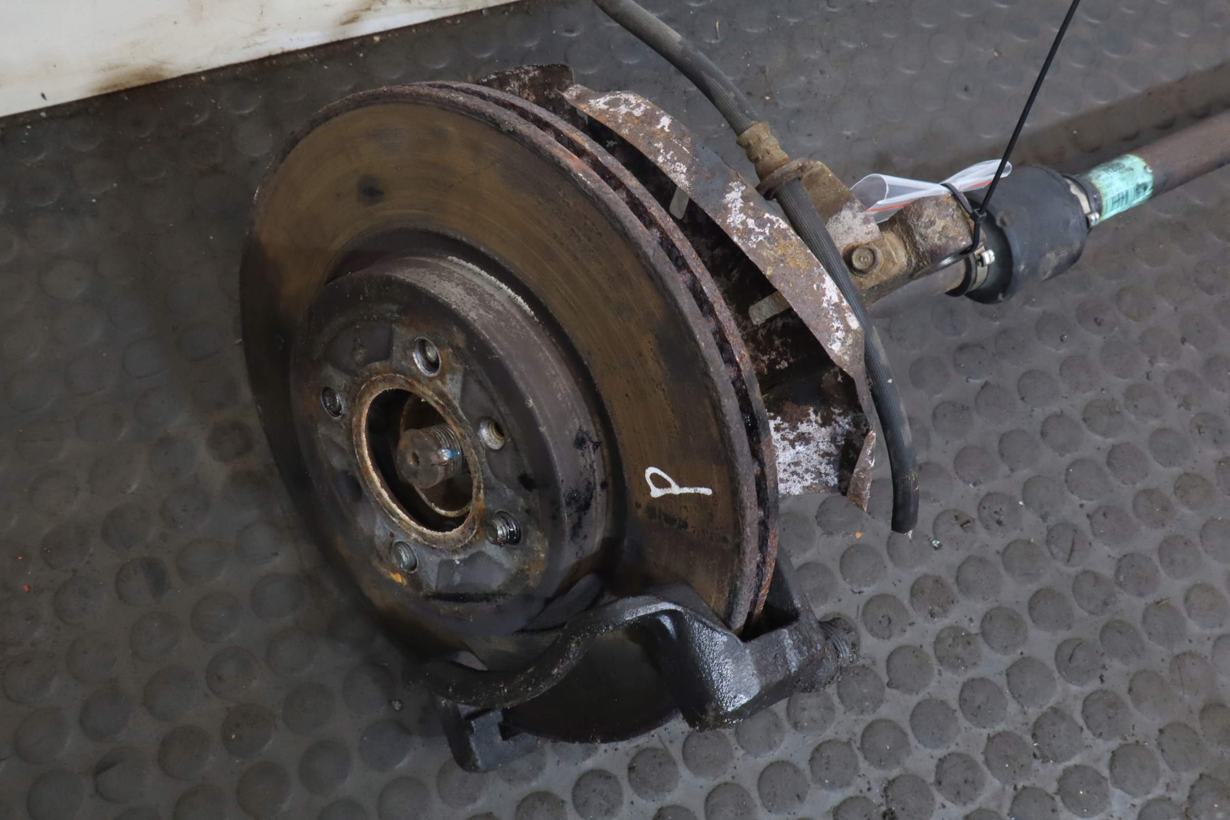 поворотный кулак kia RIO III