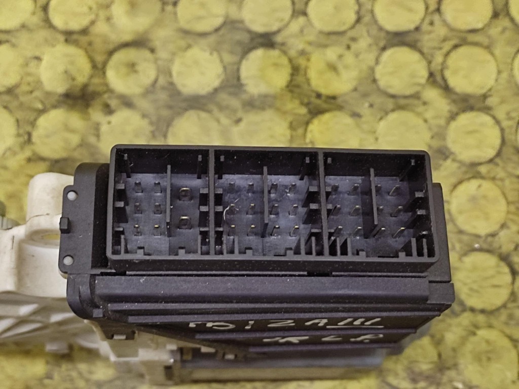 SEAT IBIZA III mini motor windows left front 6Q2959802C