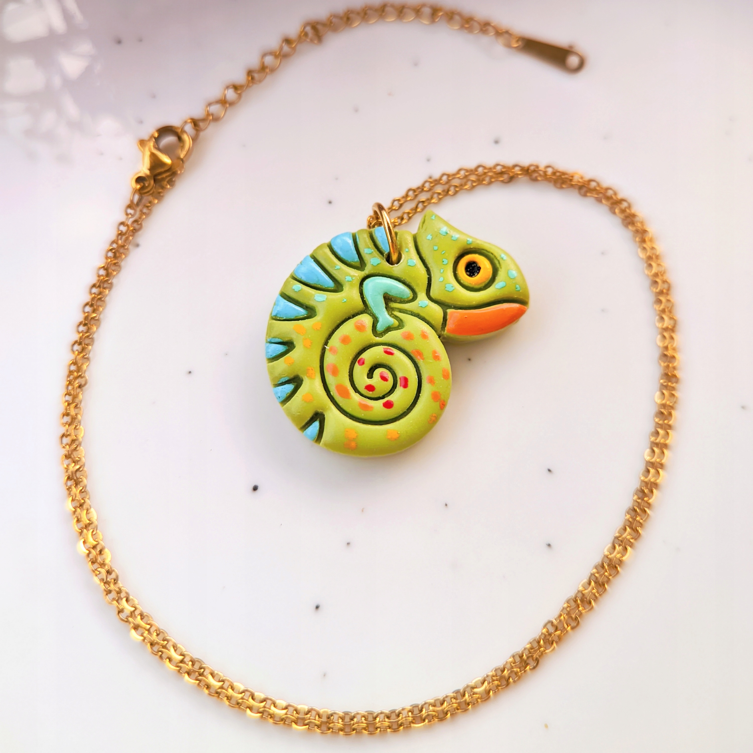 Náhrdelník chameleon přívěsek s chameleonem malý dárek ještěrka, boho