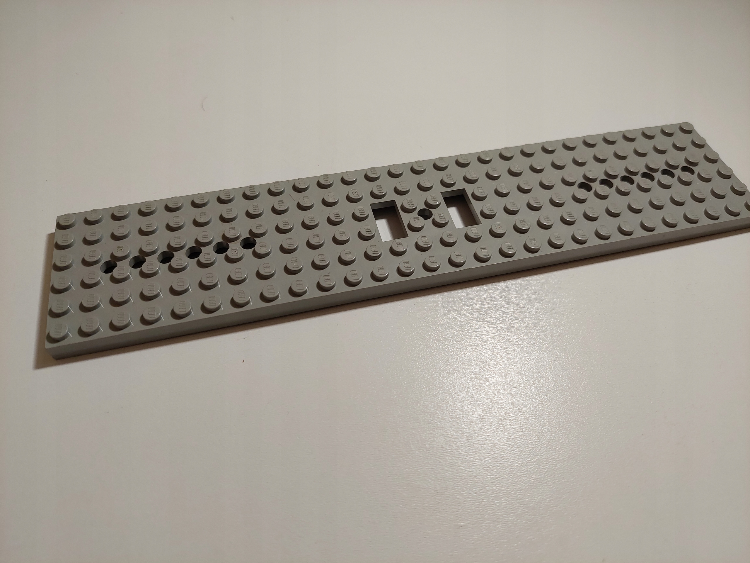 LEGO 4093c Train Base 6 x 28 with 6 Round Holes Each End • Opinie - Allegro