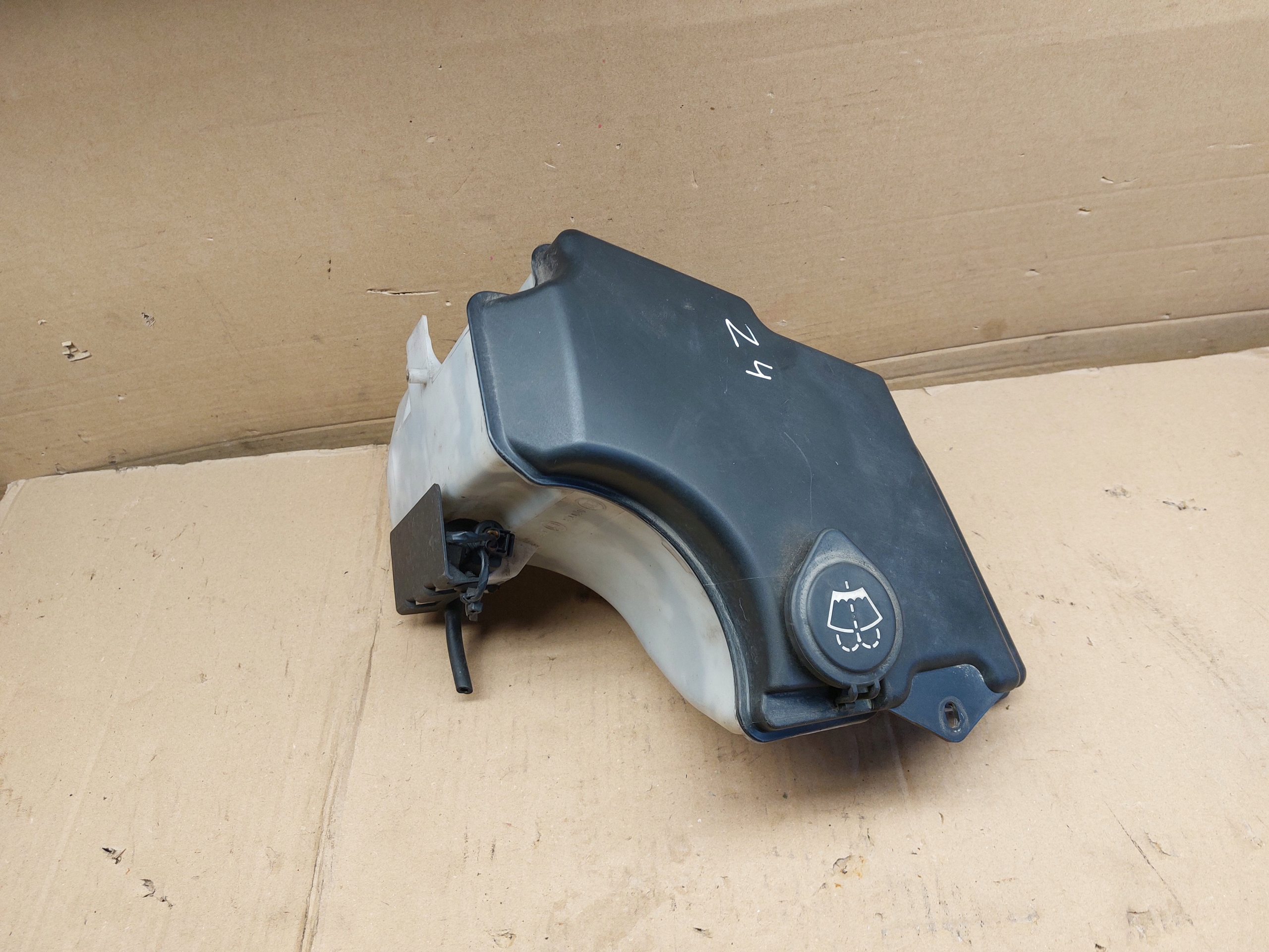 BMW E Z4 E85 07r washer fluid tank 7007970