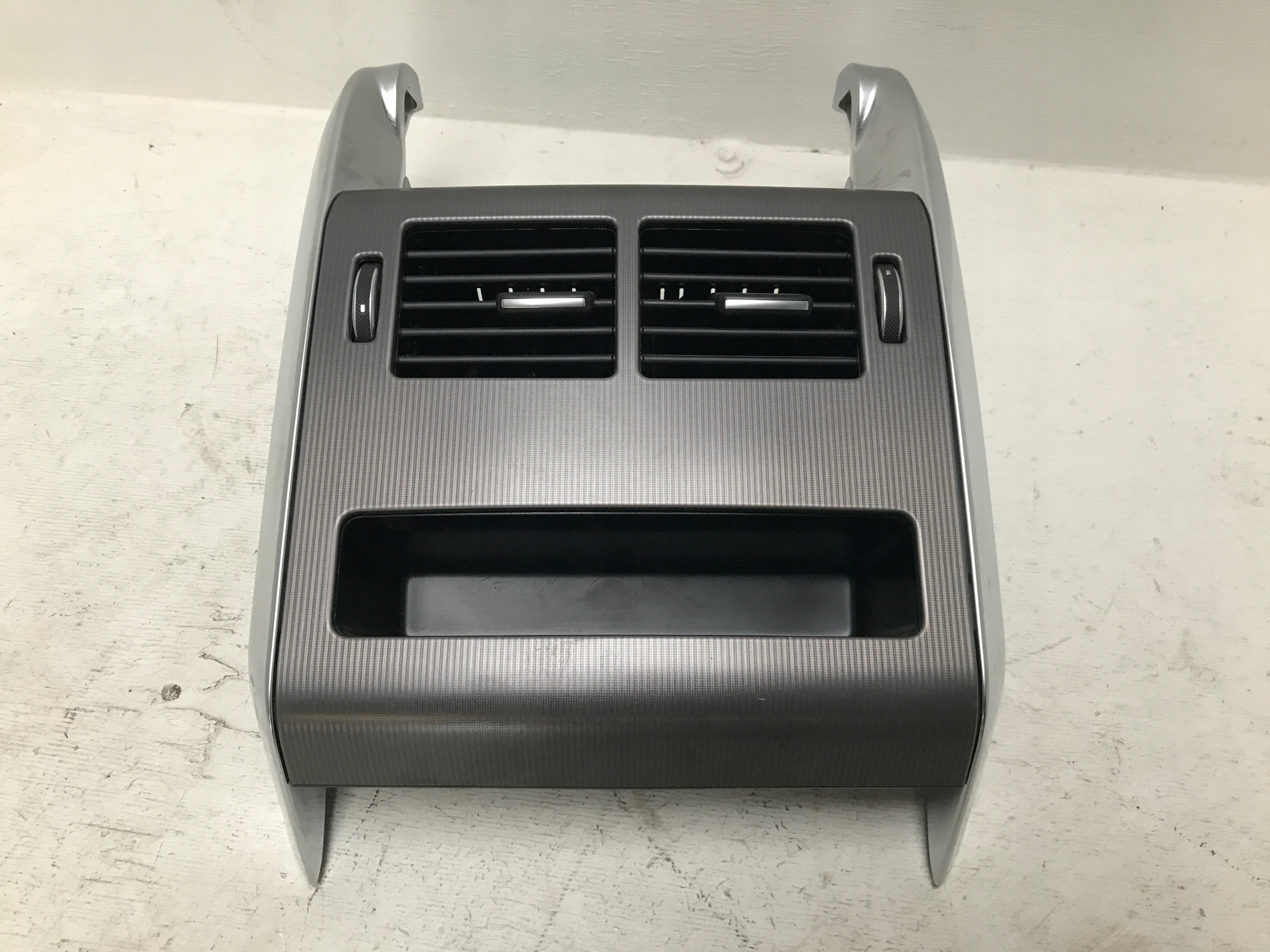 DK62-045L92-B - Range Rover SPORT L494 вентиляційна решітка задній тунель