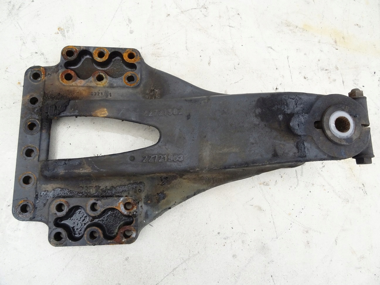 КРОНШТЕЙН КРЕПЛЕНИЕ ПОЛУРЕЗОРА RENAULT T 22721902