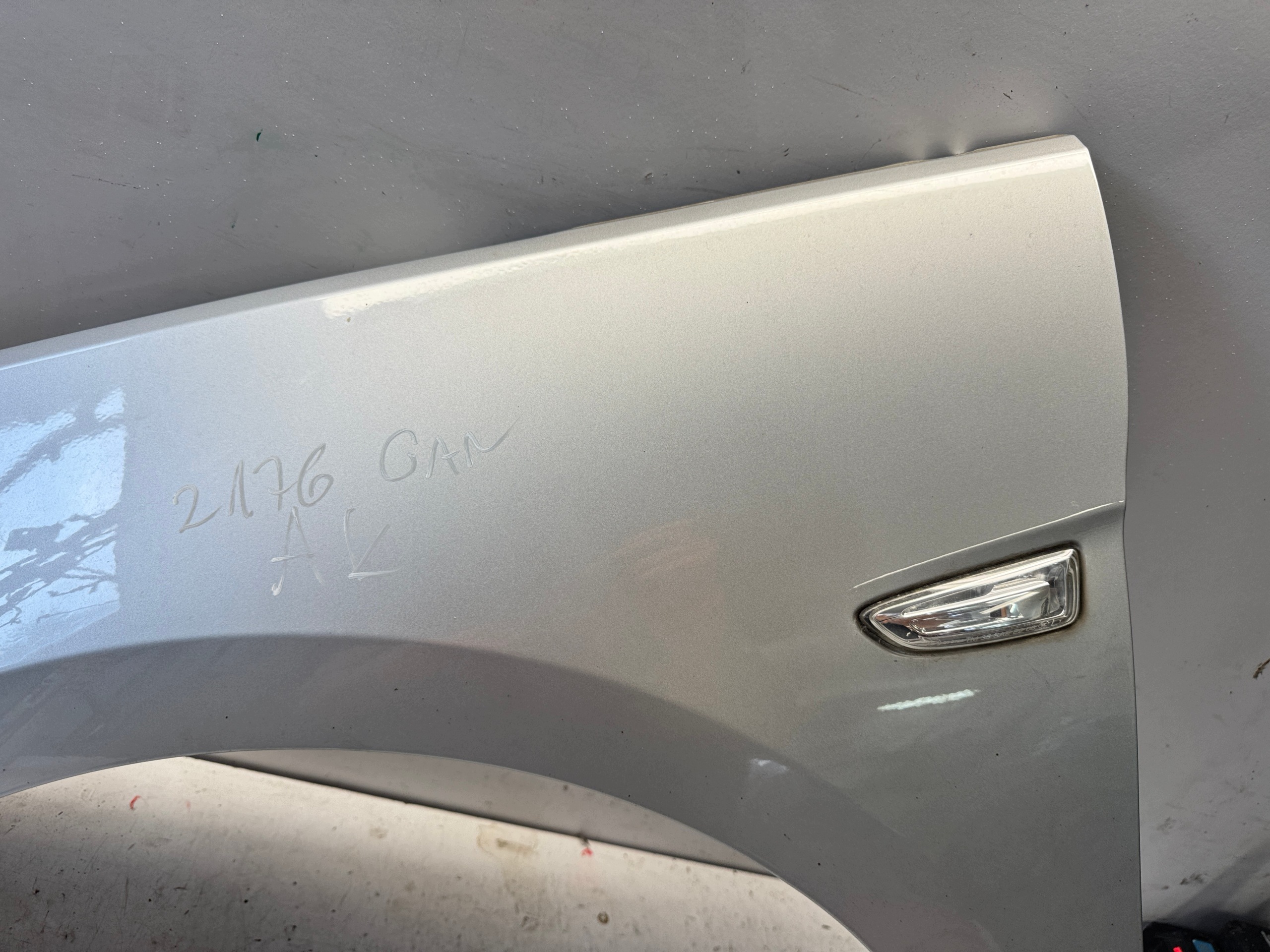 OPEL ASTRA K fender left front front Z176 SREBRNY