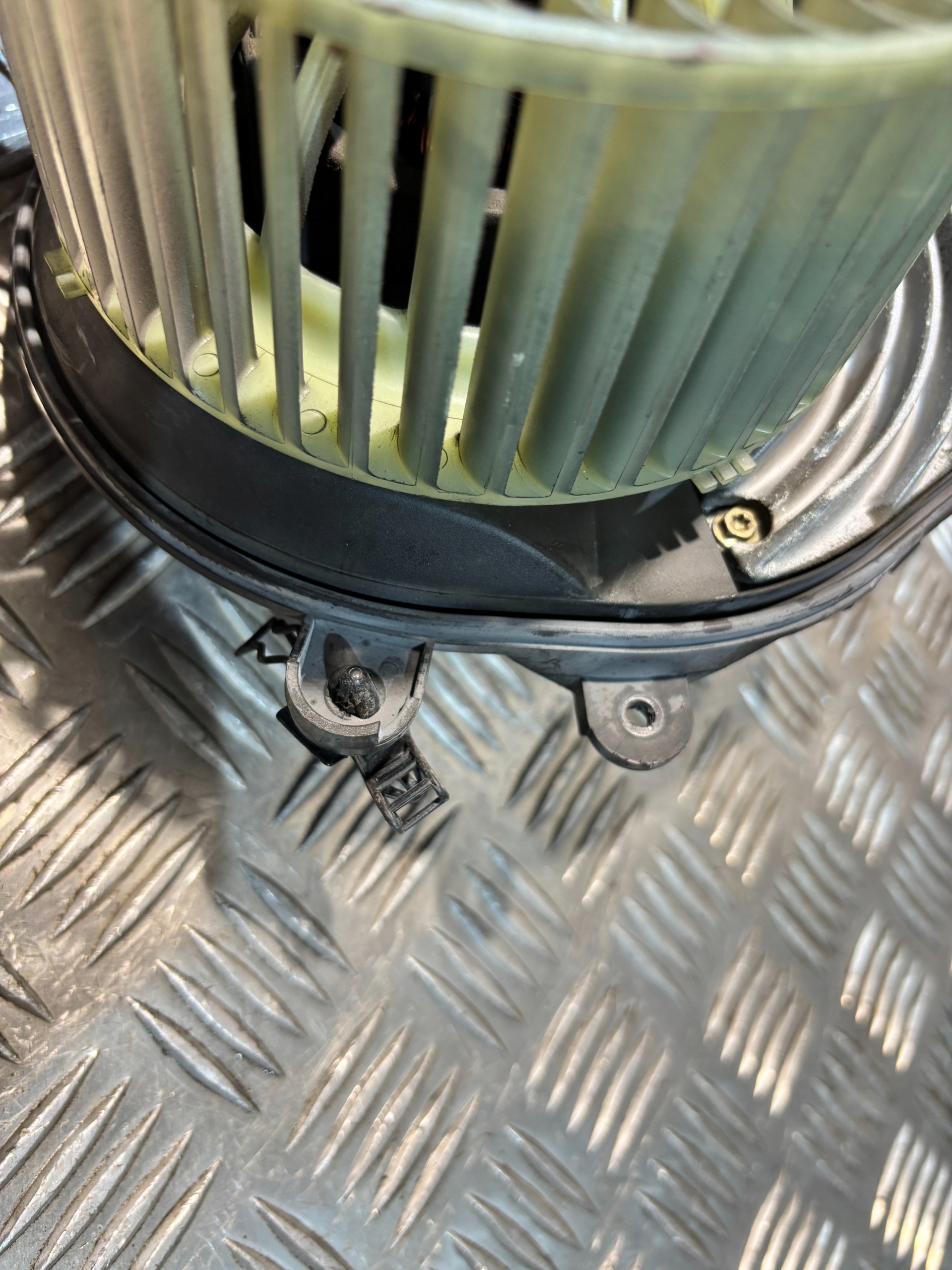 Lüfter dmuchawa des lüfters Audi A4 B5 1.6B 8D1820021