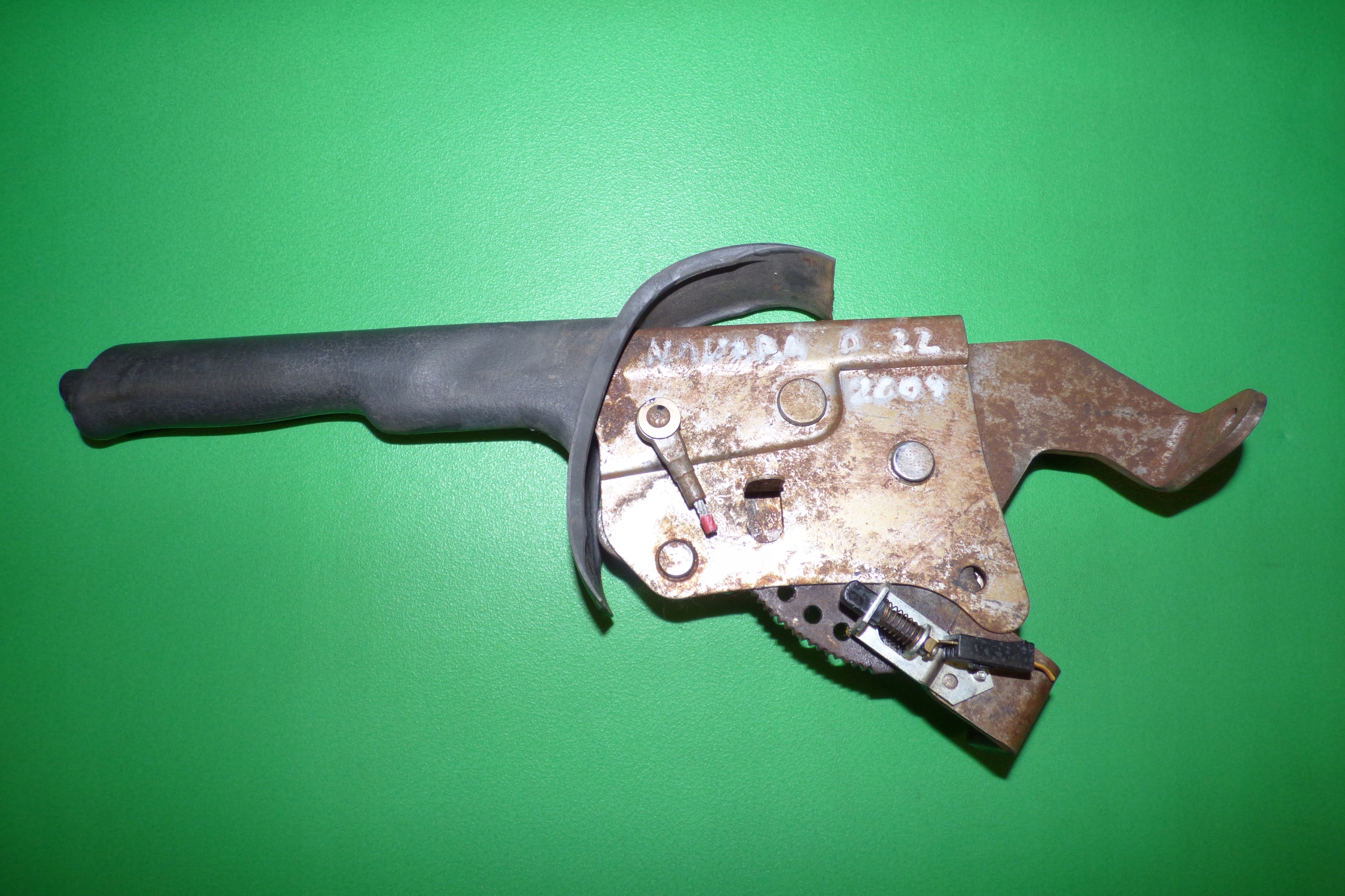 Dzwignia Hamulca Ręcznego Navara D22