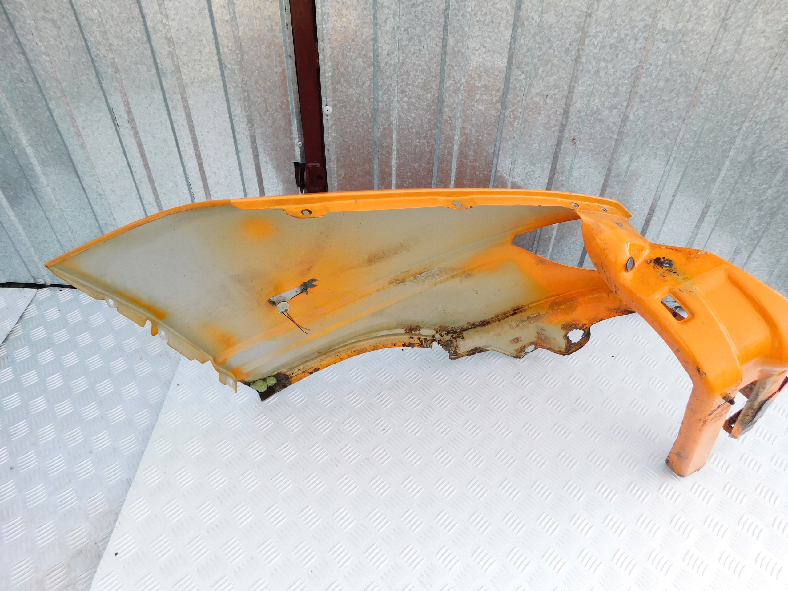 Mercedes Sprinter CDI błotnik LEWY przód 00-06r Strona zabudowy przód - lewa