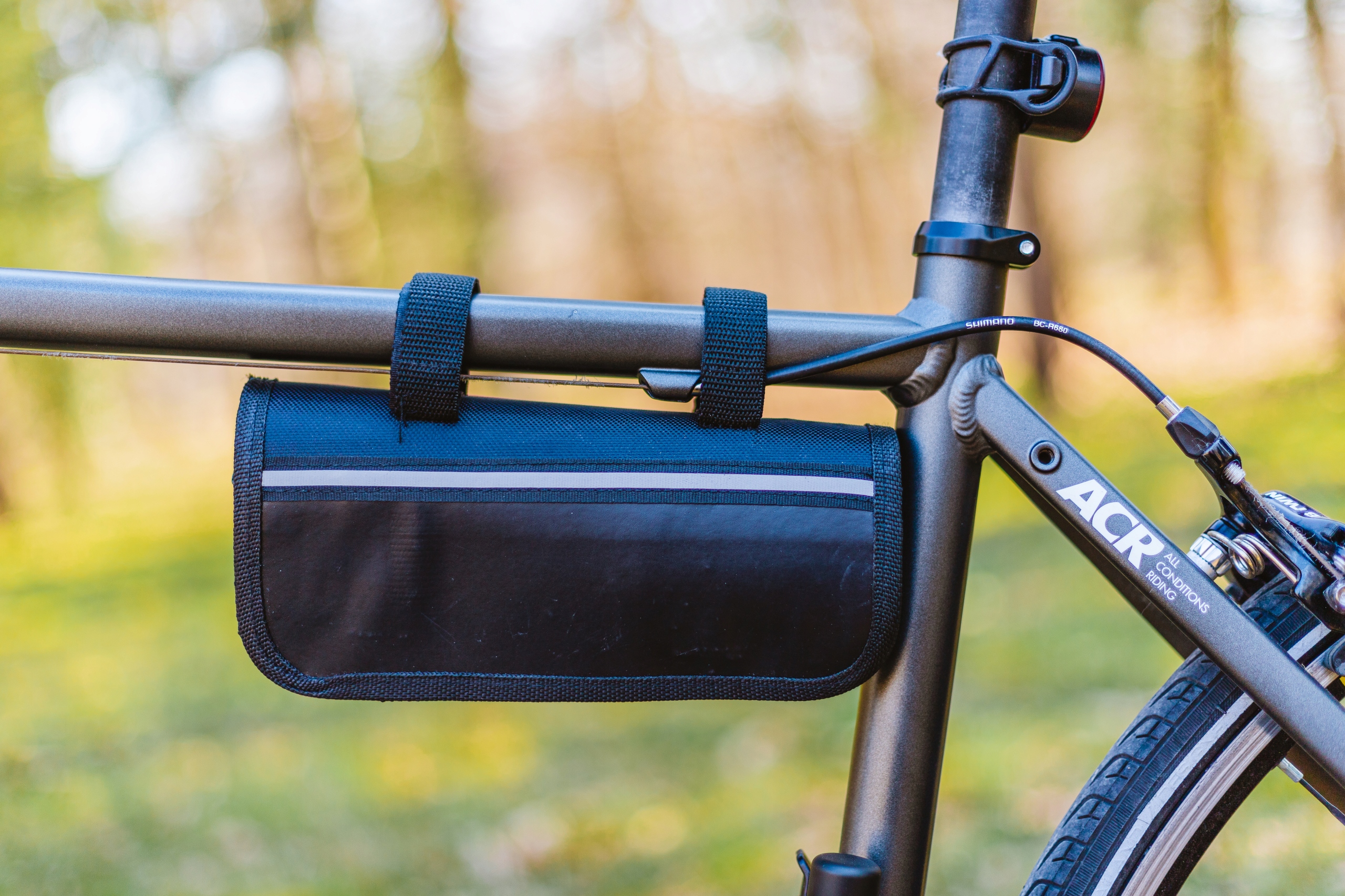 Zestaw naprawczy do roweru multitool pompka imbus łatki w etui na ramę rzep Model Zestaw Naprawczy do Roweru