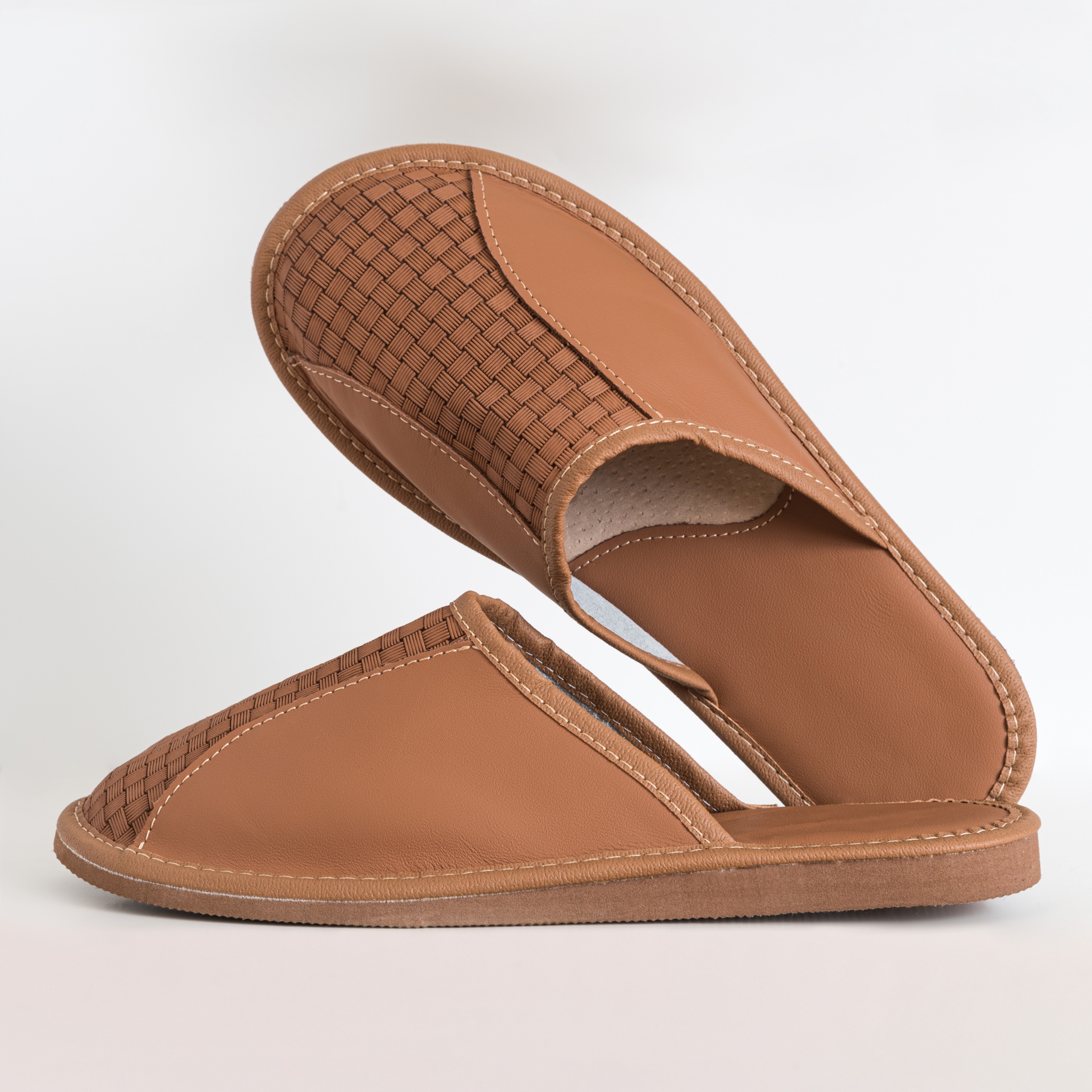 

Pantofle Męskie Skórzane Klapki Domowe Tłoczone