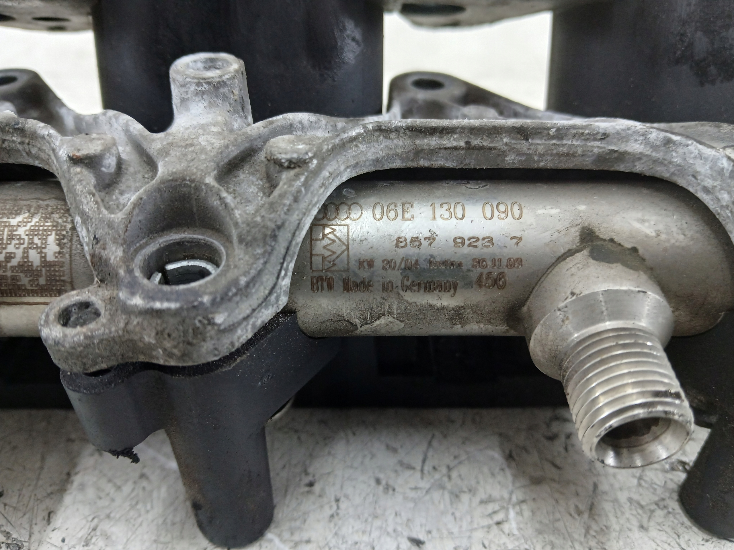 AUDI A6 C6 3.2 V6 FSI intake manifold 06E133110D 06E130090