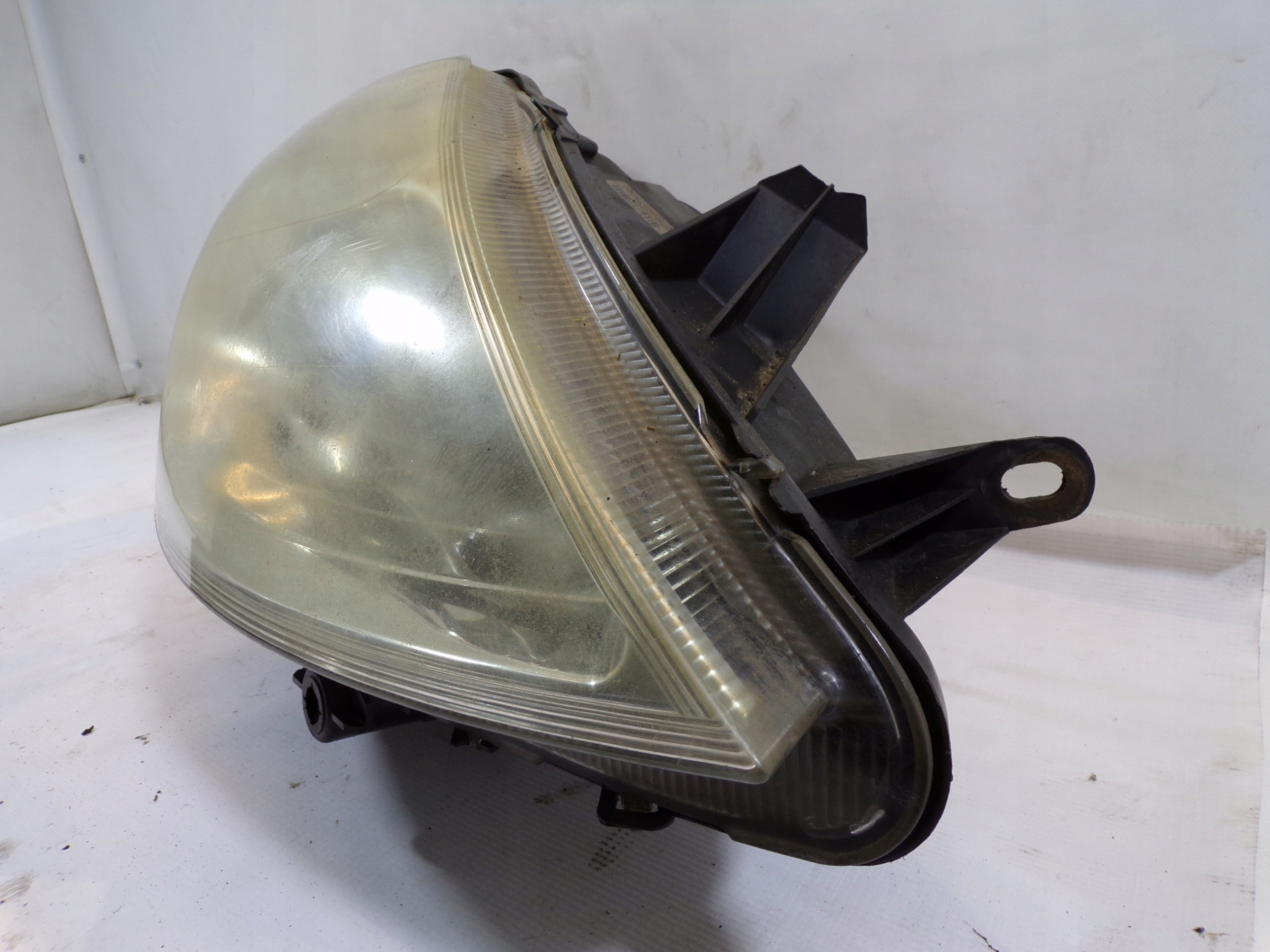 light front front right CITROEN C8 (1)