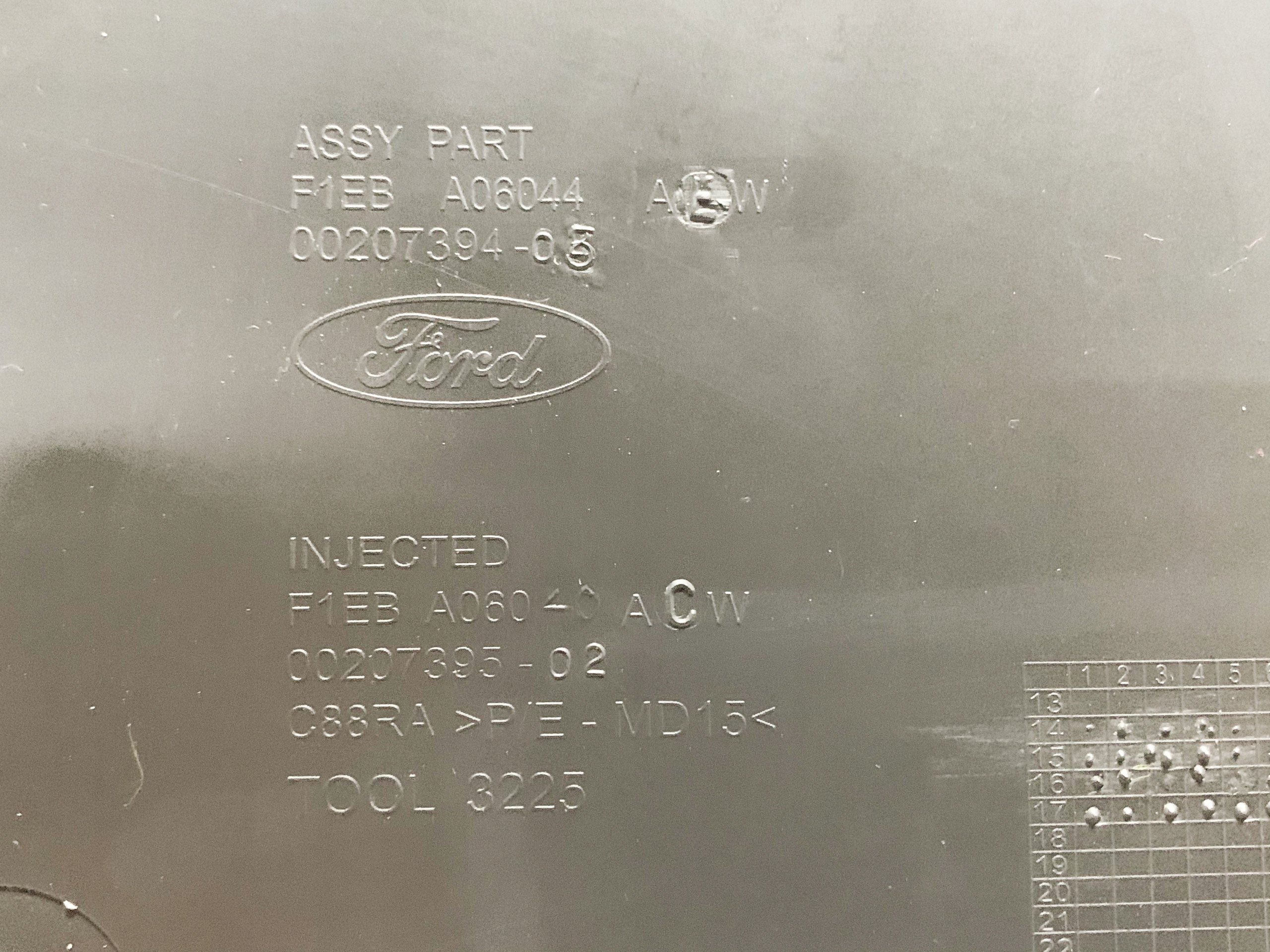 бардачок пассажира Ford OE F1EBA06044