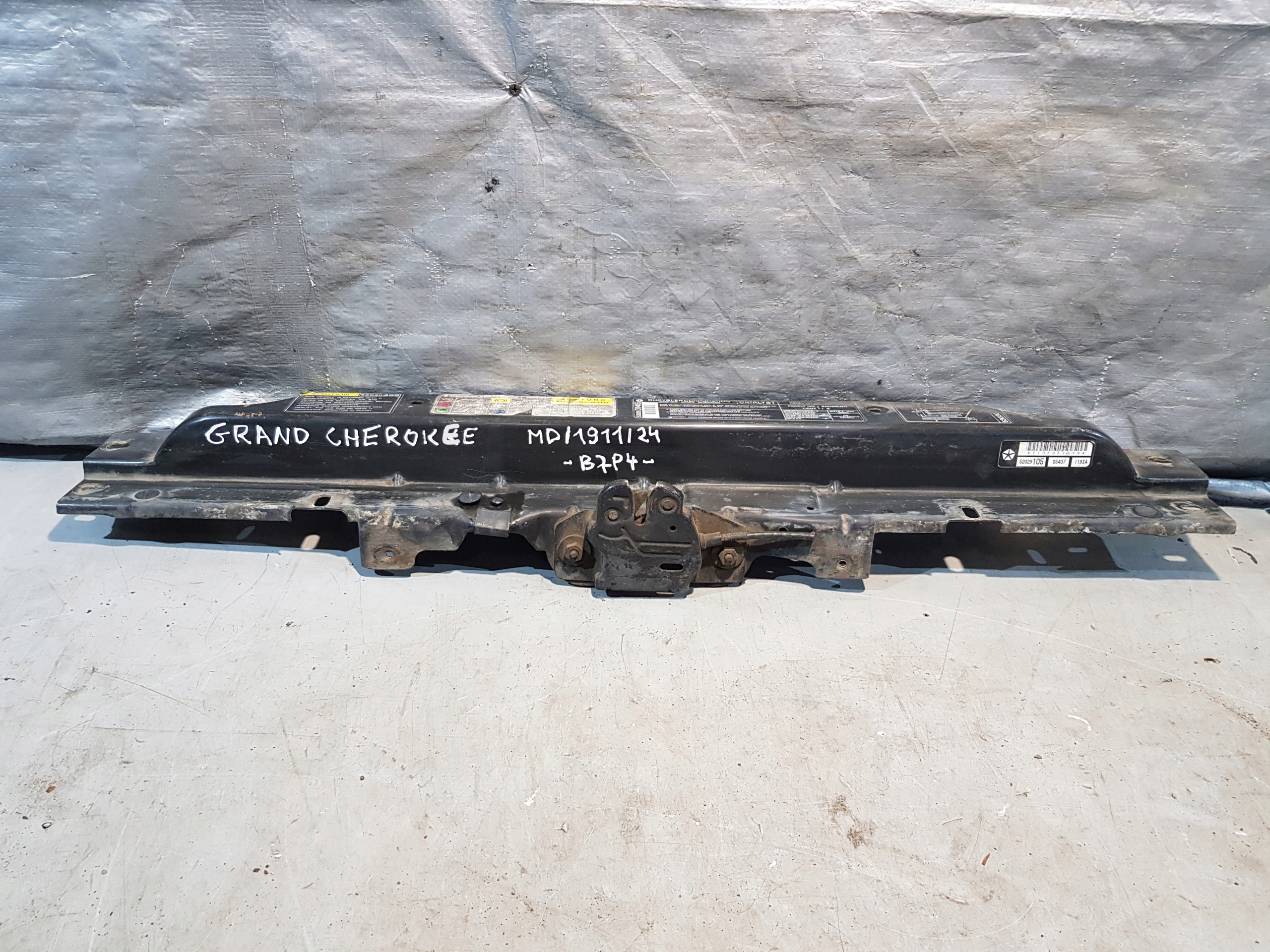 JEEP GRAND CHEROKEE ZJ support panel for radiators + bonnet latch lock