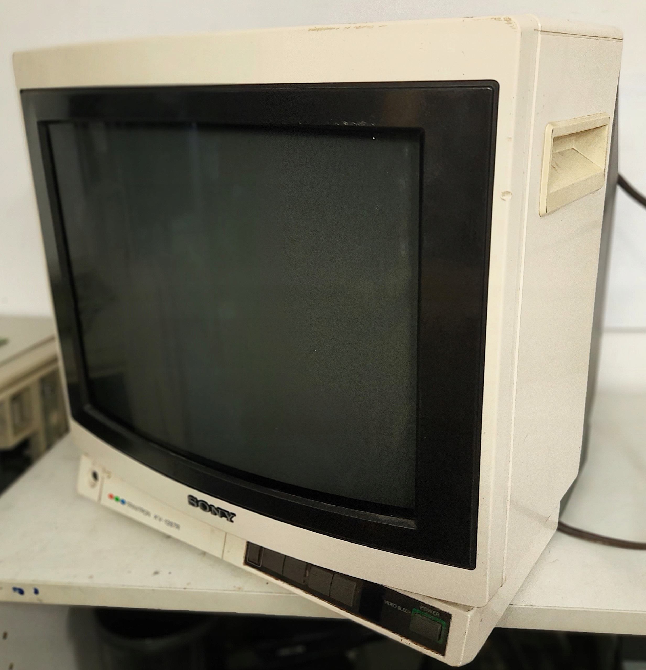 Sony Trinitron KV-1397R – Klasyk Vintage
