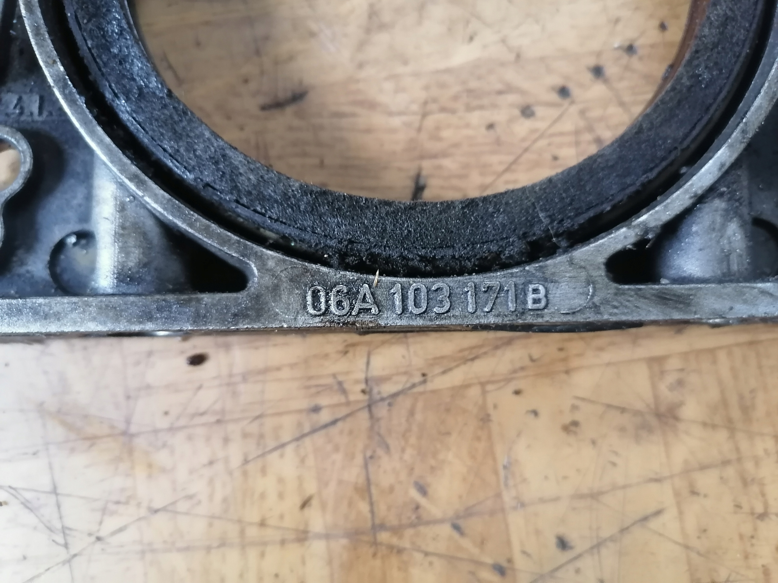 AUDI USZCZELNIACZ cams 06A103171B