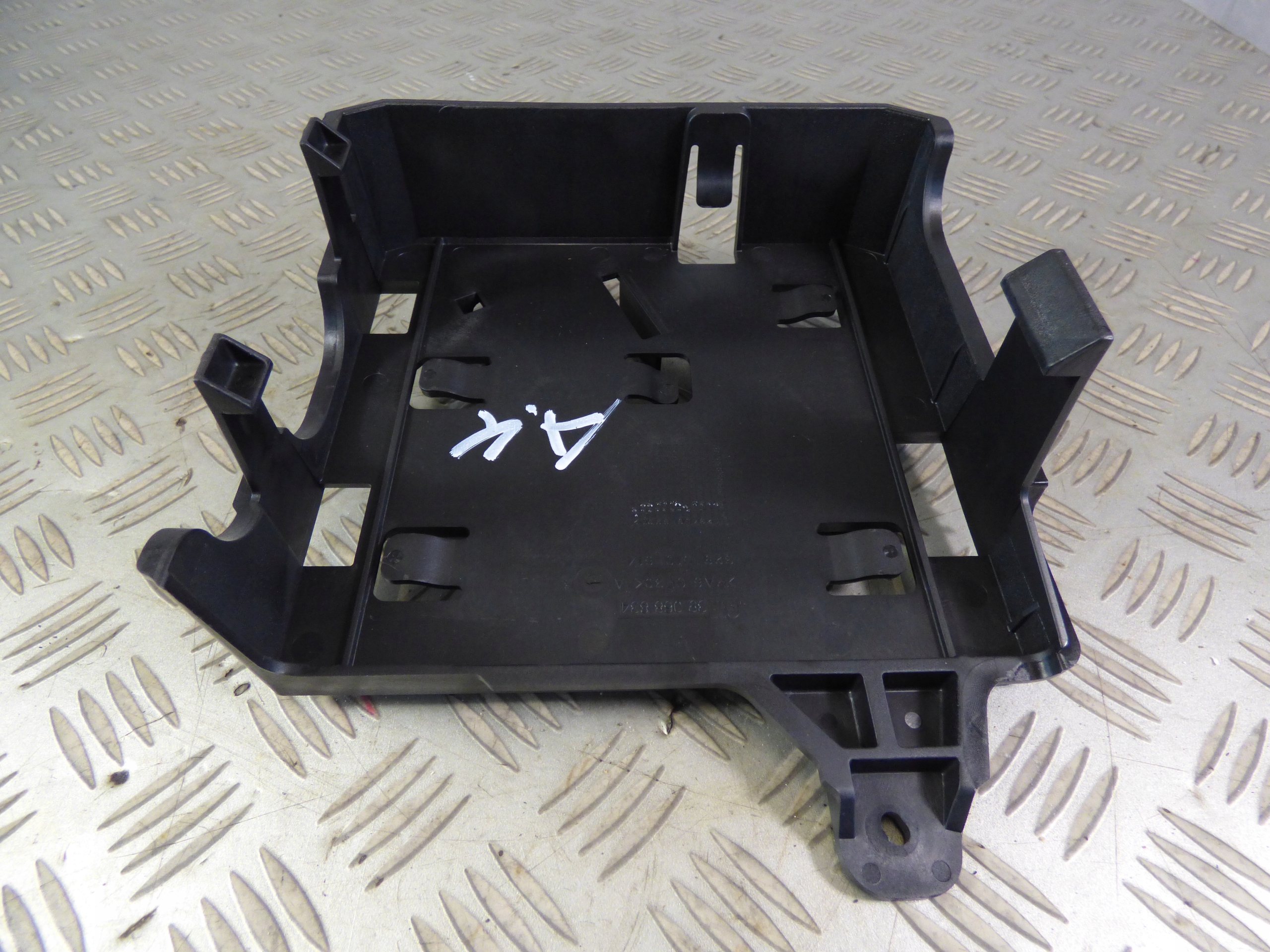Porte Support plaque radia 39068834 OPEL ASTRA K V