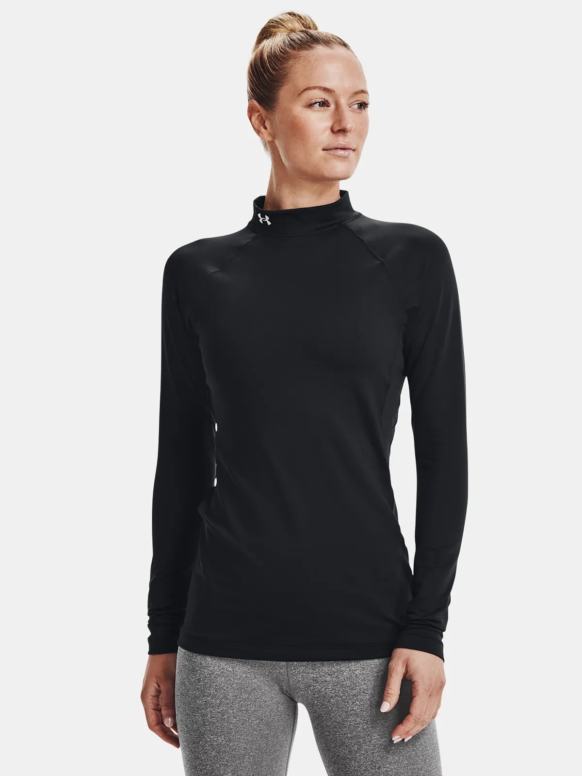 KOSZULKA DAMSKA UNDER ARMOUR LONGSLEEVE TERMOAKTYWNA SPORTOWA 1368702-001 Właściwości oddychające odprowadzające wilgoć szybkoschnące