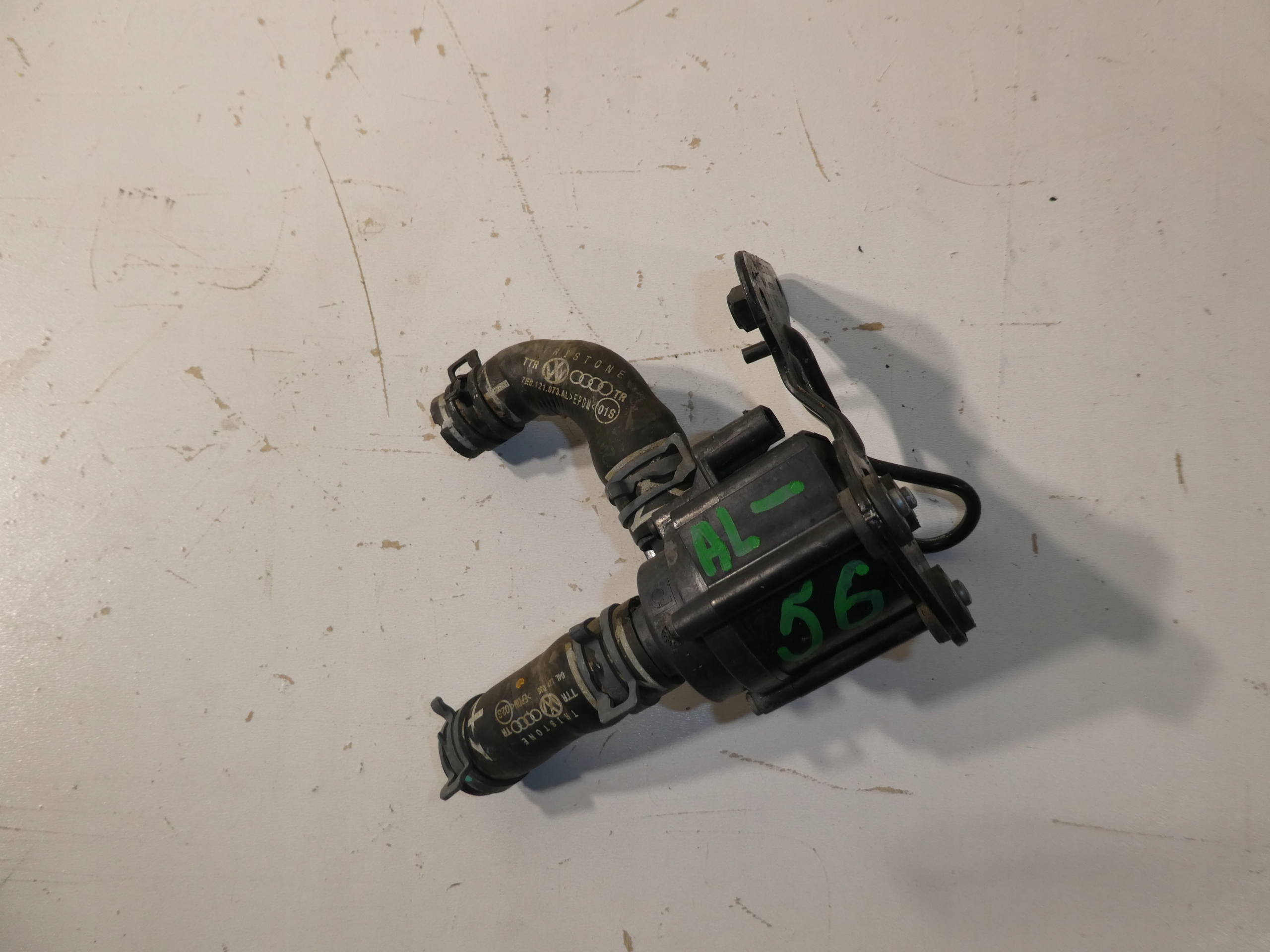 VW AUDI supplementary water pump 5Q0965561B