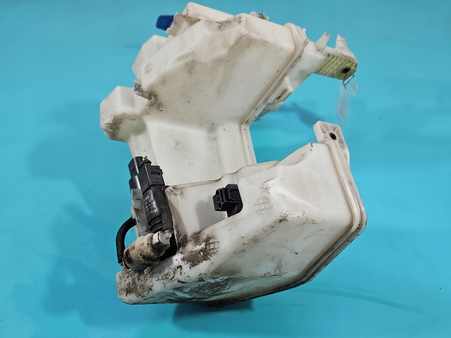 бачок омывателя жидкости vw PASSAT B7