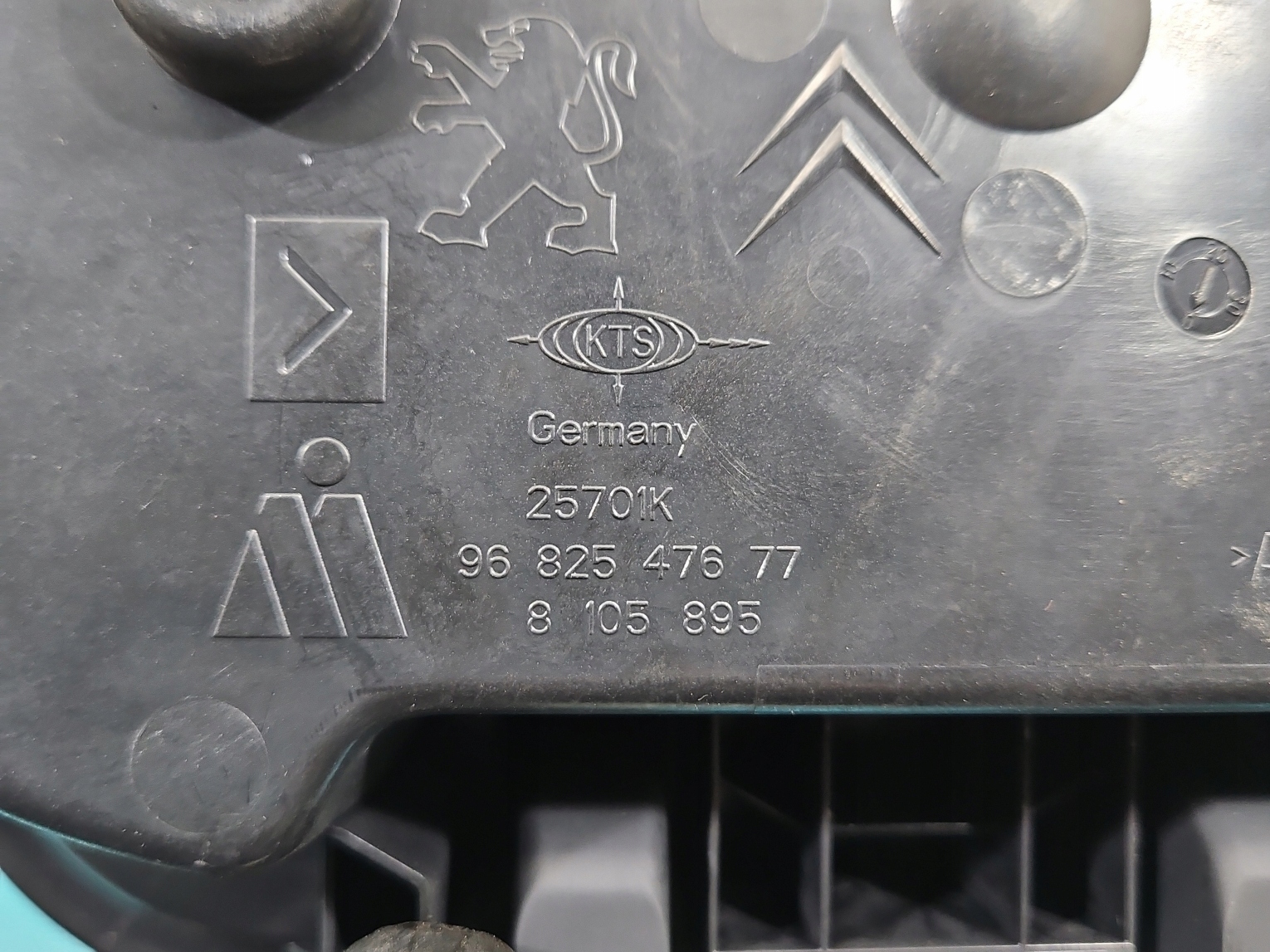 бардачок верхний CITROEN C3 PICASSO 08-17 европа