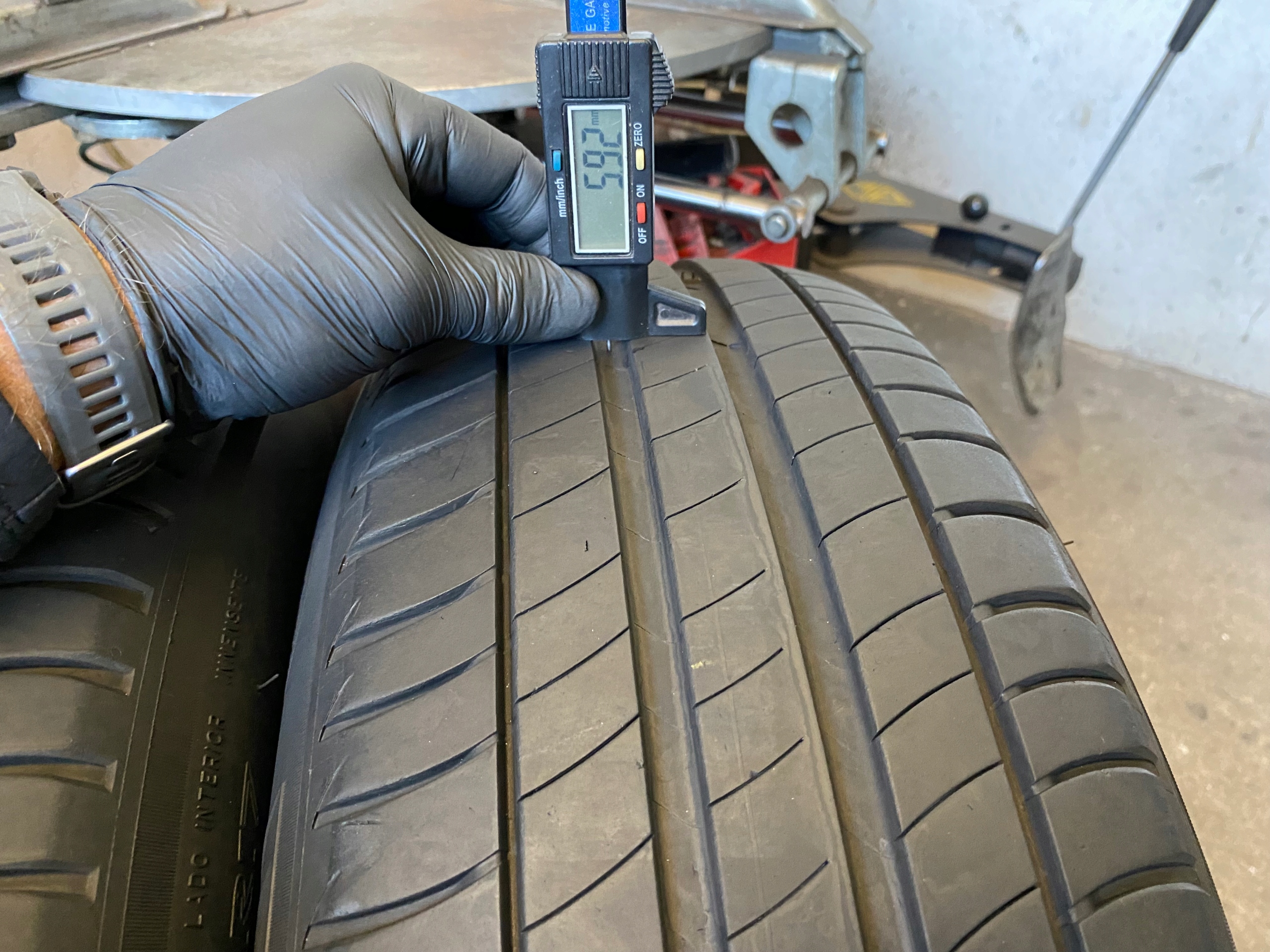 2 tyres summer 215/65R17 Michelin Primacy 3 6mm