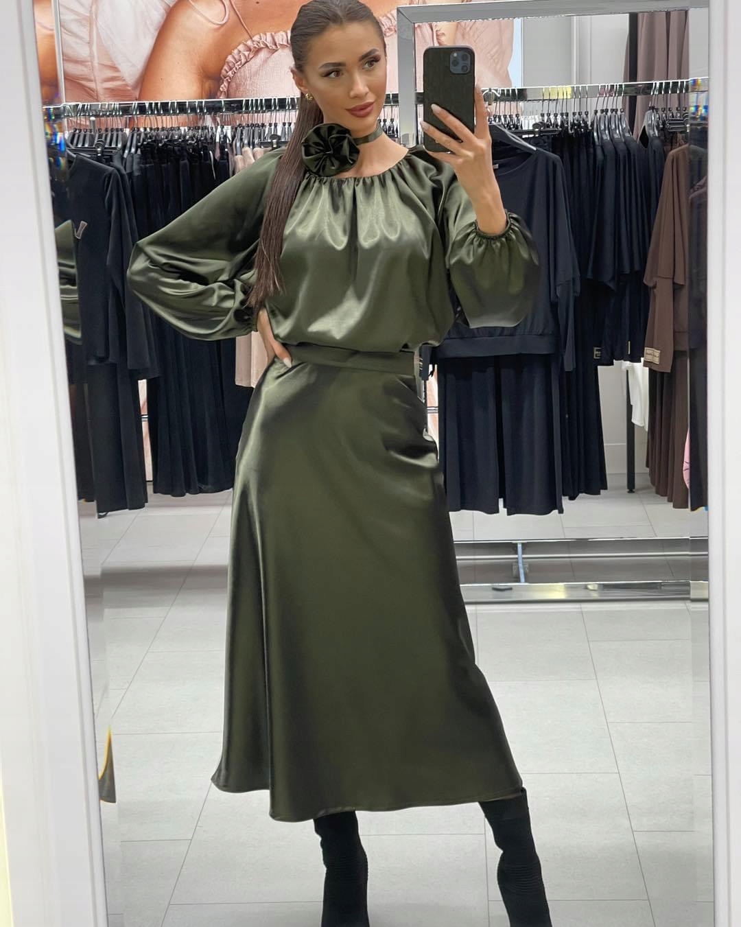 Mikina Zelená saténová s šálou 1030 Lalous vel. M