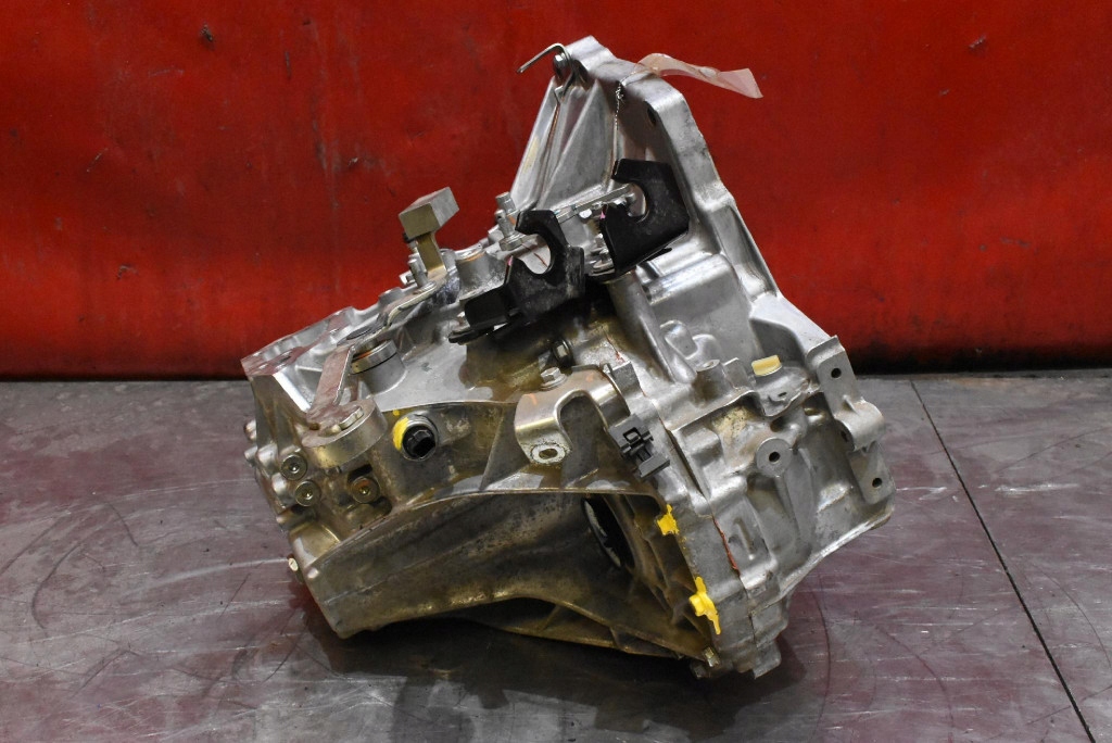 Getriebe 12EPP30 TOYOTA YARIS 4 IV 1.5 DYNAMIC FORCE 125 KM 20-24