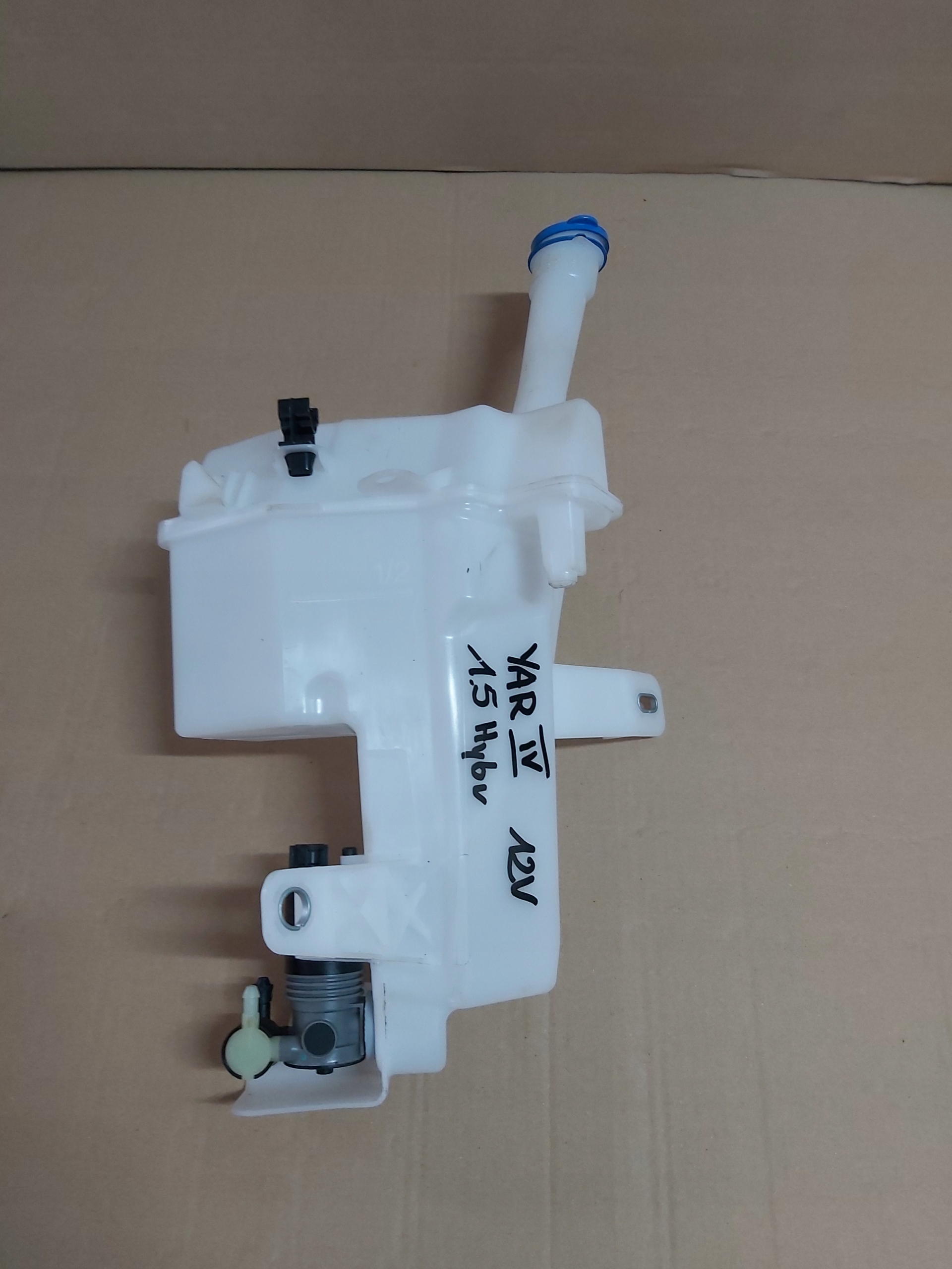 Toyota Yaris IV бачок омивача насоса