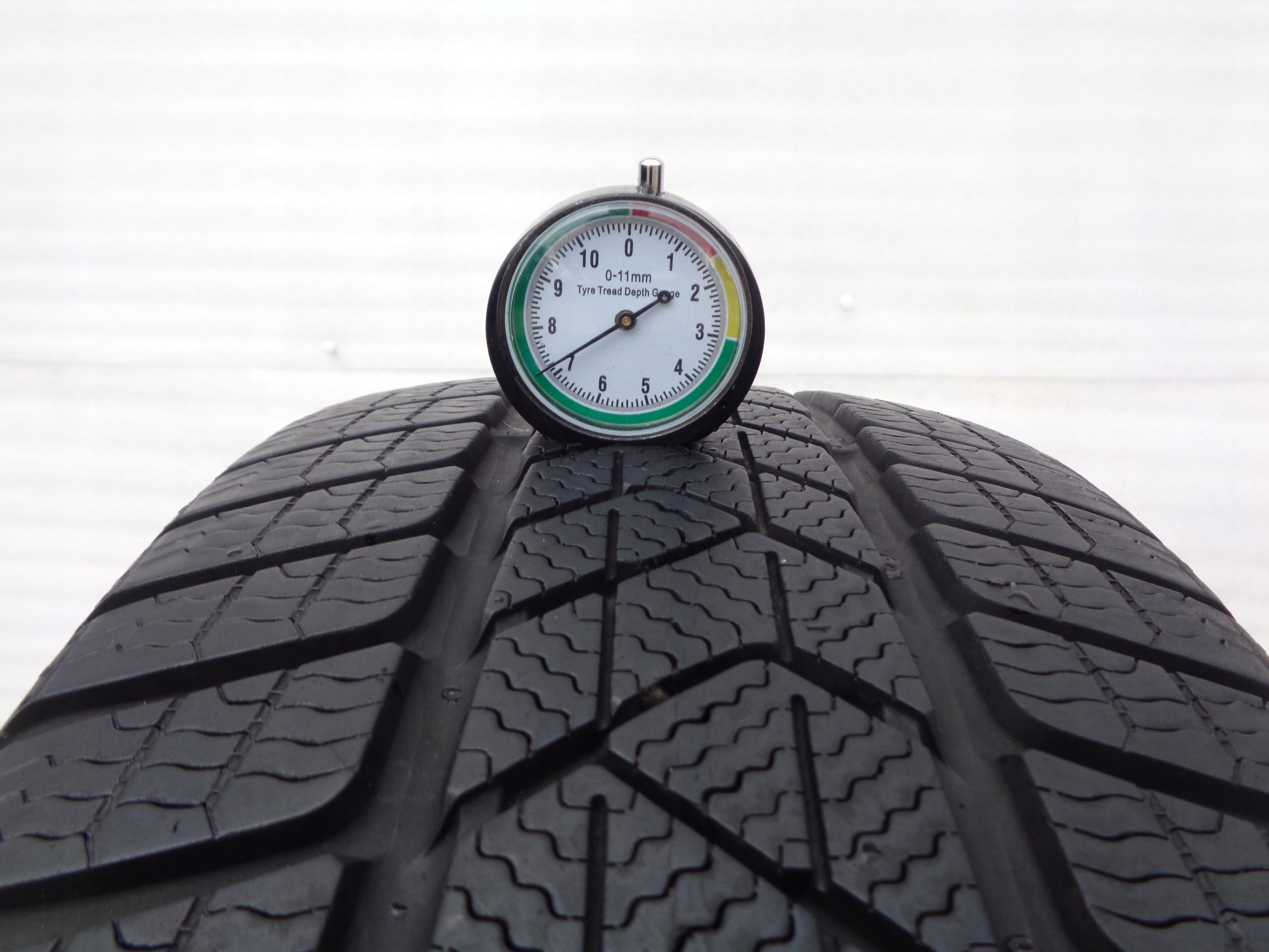 OPONY ZIMOWE 215/55/17 PIRELLI Winter Sotto 215/55R17 21r stan: 6,8-7,2mm Sezon zimowe