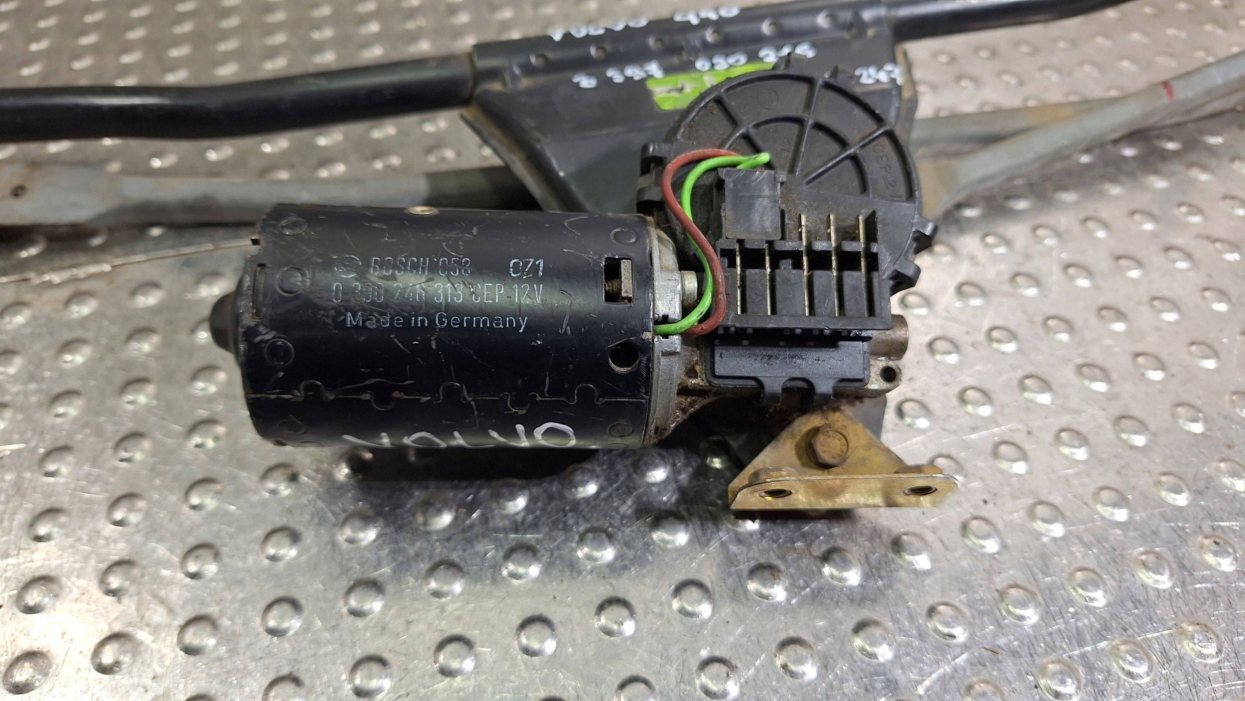 mechanism engine of wipers front 390246313 VOLVO 440 460 480 e
