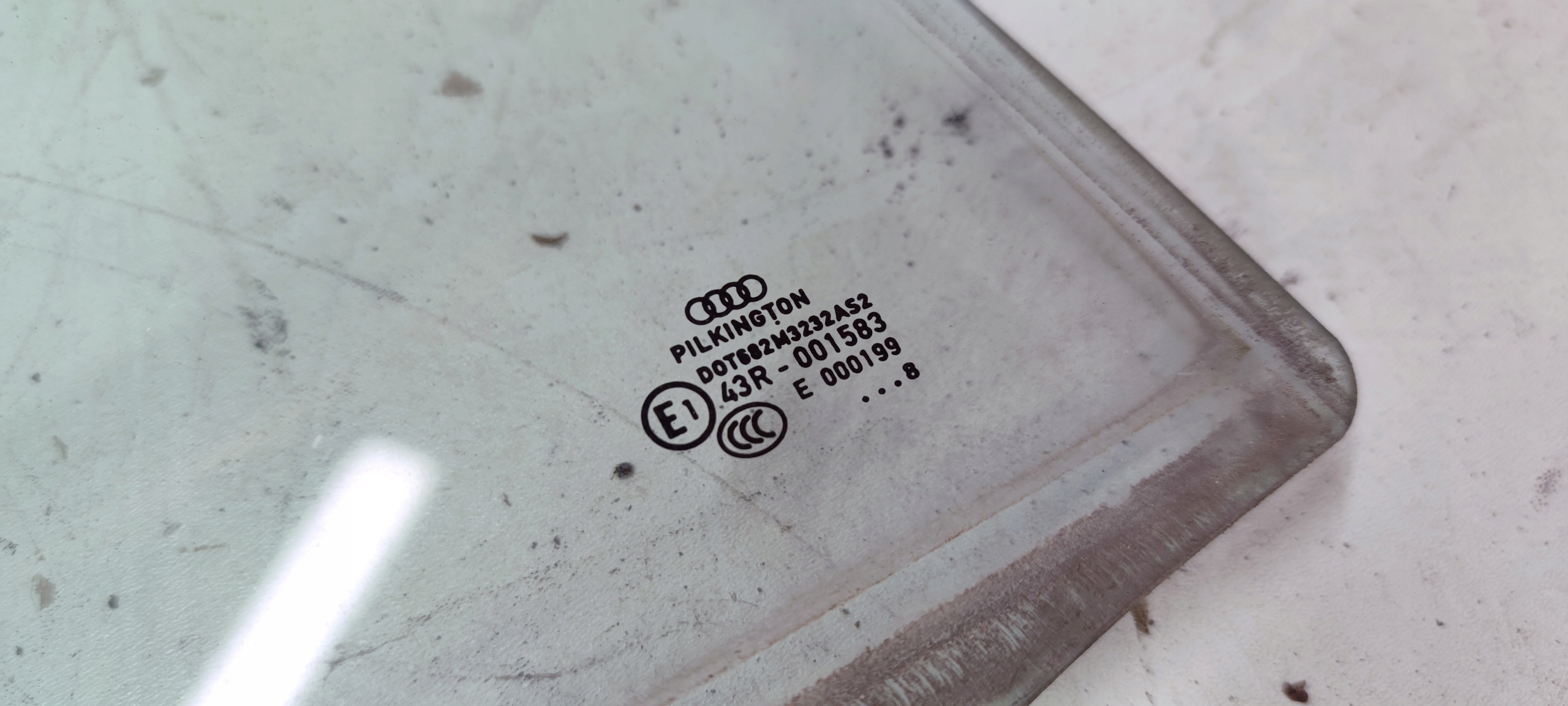 window side door right rear part AUDI A4 B8 sedan 8K5 2008 original !!!