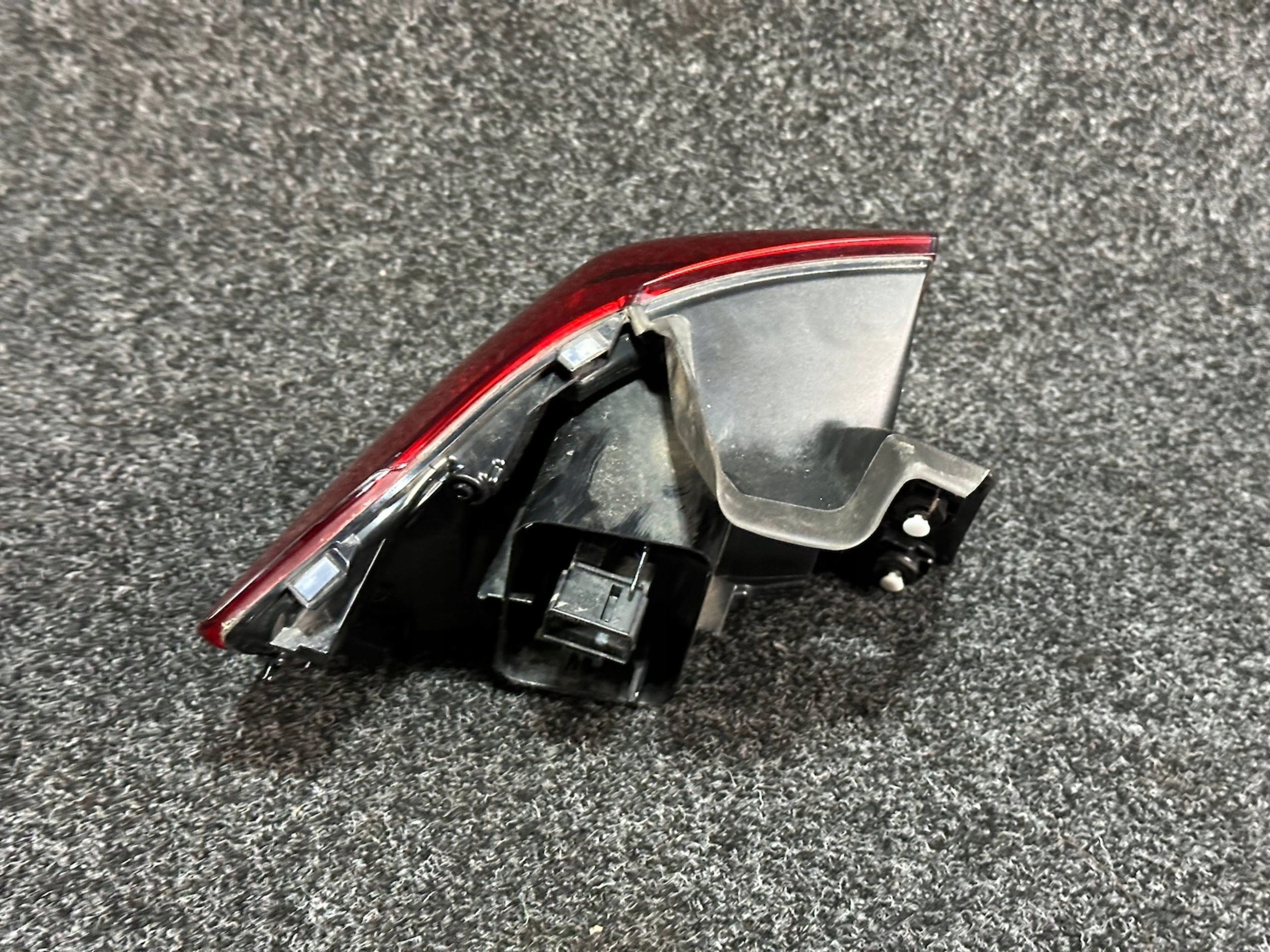 VW PASSAT B8 3G9 KOMBI LIFT LAMPA PRAWA TYŁ TYLNA 3G9945096G Numer katalogowy części 3G9945096G