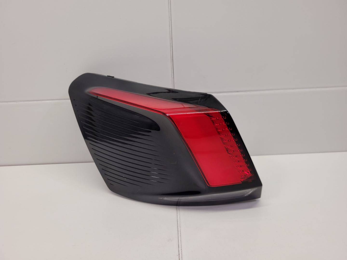 light rear left side Peugeot 3008 2 2019 9810477180