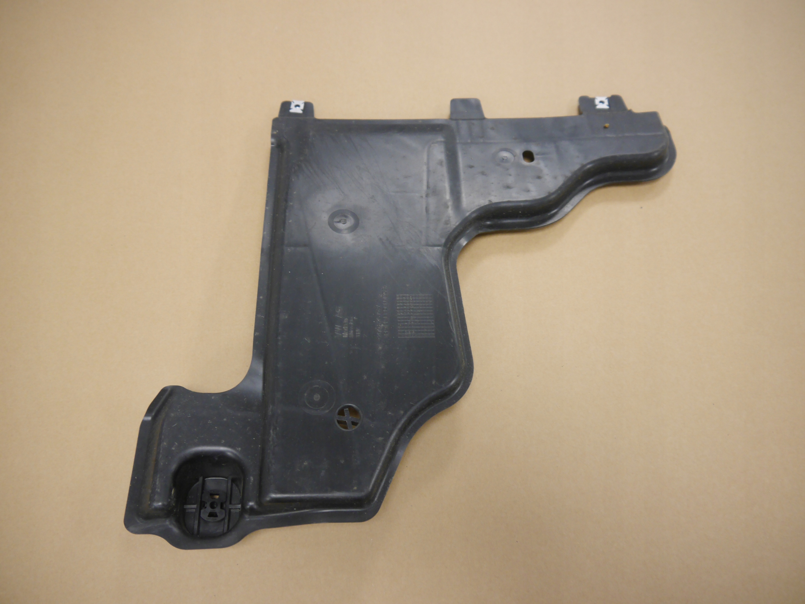 AUDI A1 82A OSŁONA PODWOZIA 2Q0825102A Numer katalogowy części 2Q0825102A