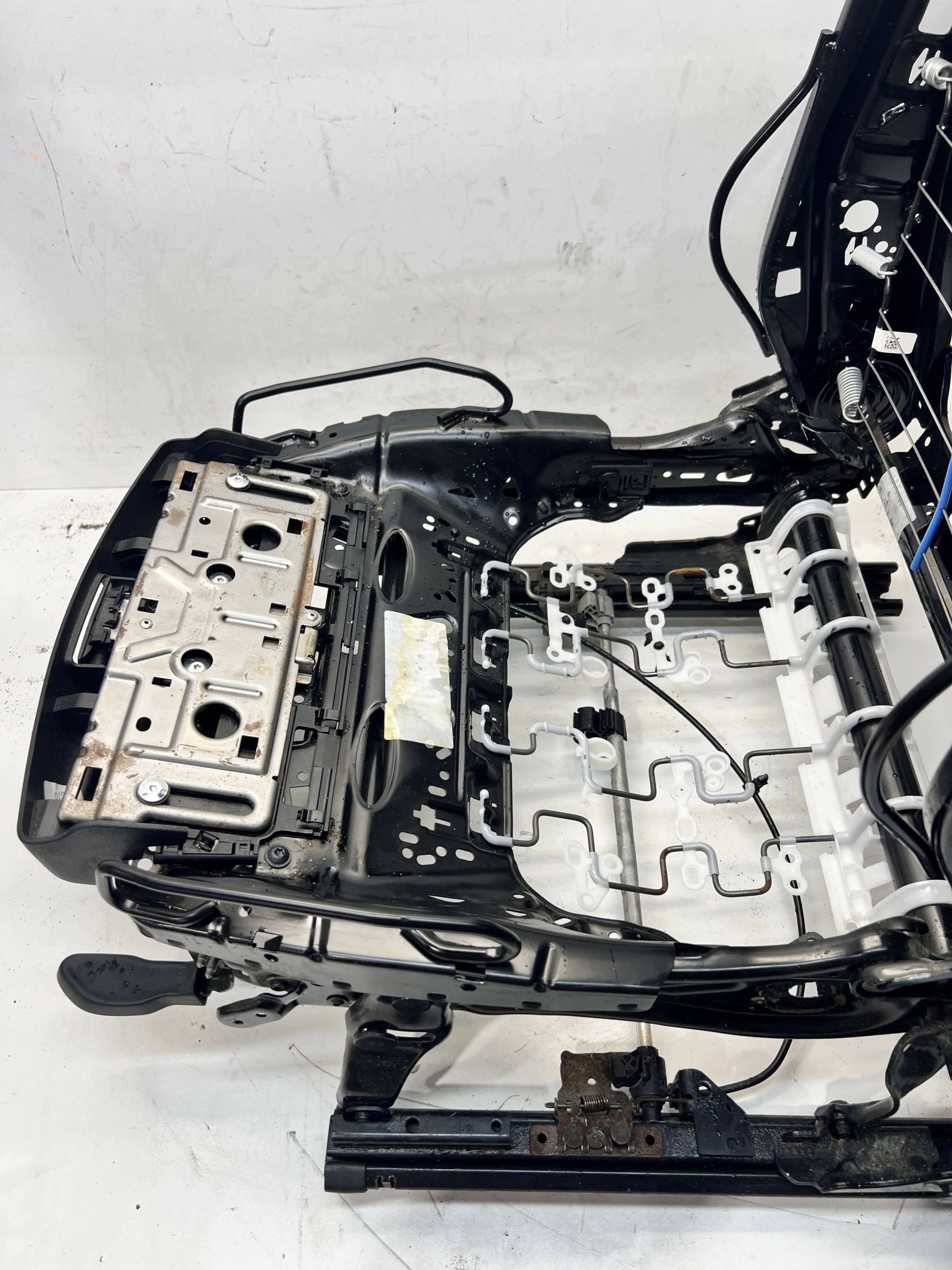 support seat left AUDI A4 B9 A5 8W 8W0881045N 8W0881105E