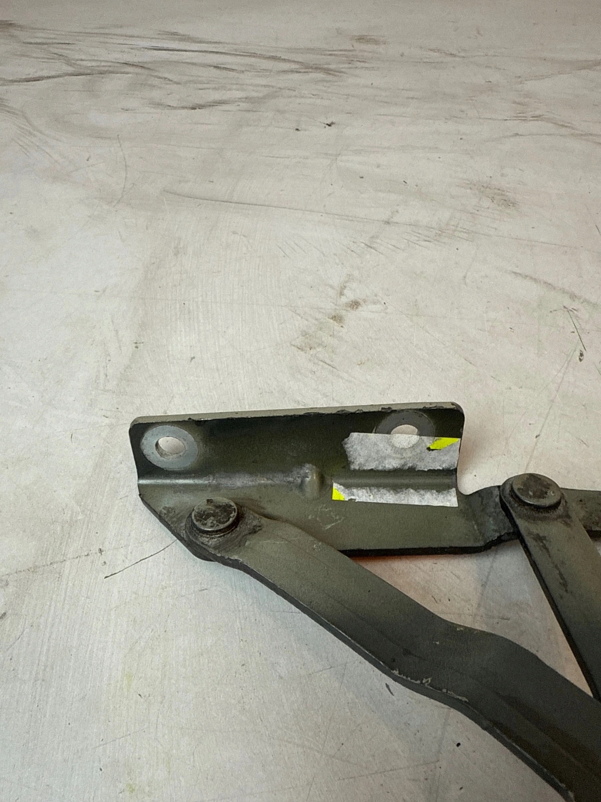 hinge bonnets front front right Volkswagen Golf V