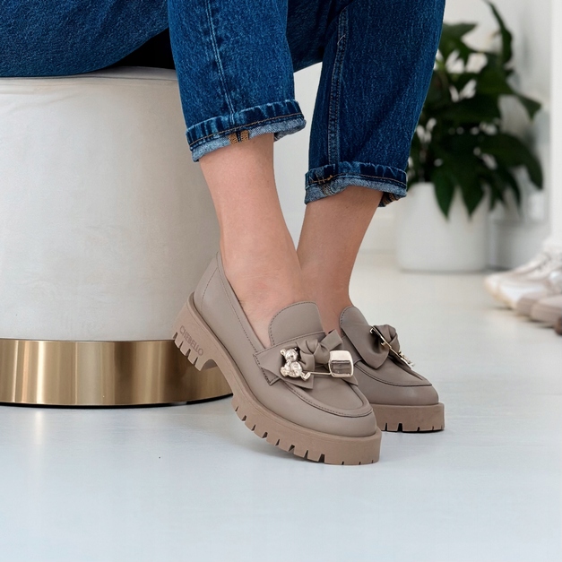 PÓŁBUTY MOKASYNY SKÓRZANE BEŻOWE Chebello 4270 36 Marka CheBello