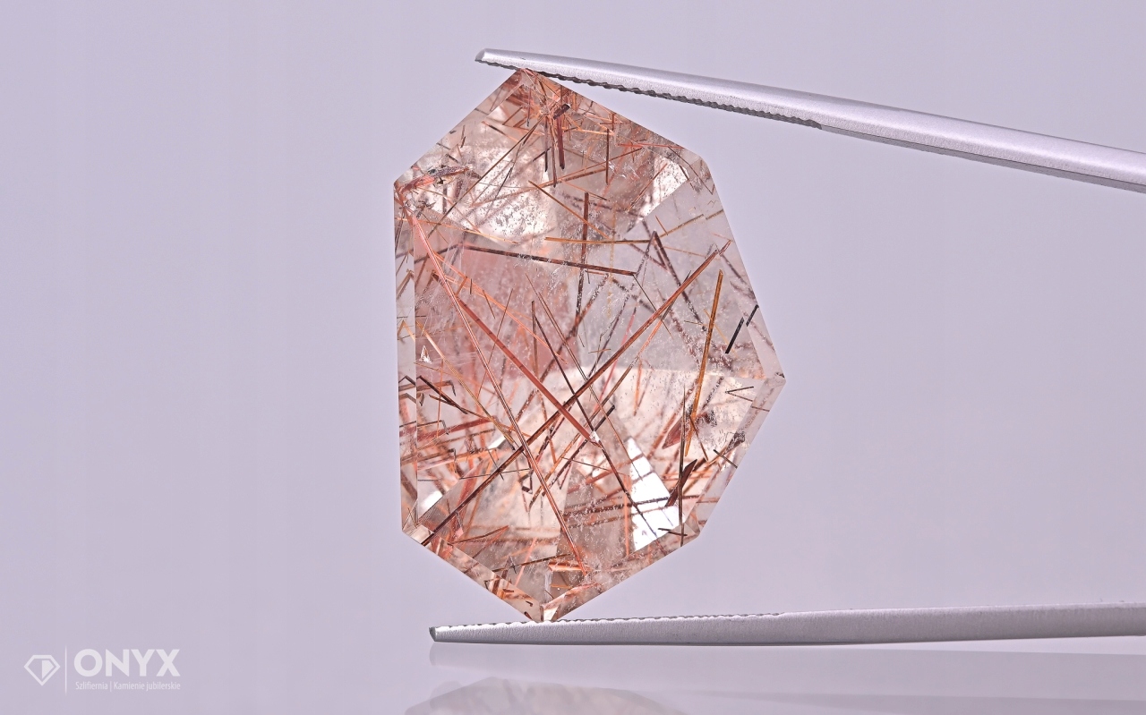 Křemen s rutilem fazetovaný nepravidelný 30,5x21 mm