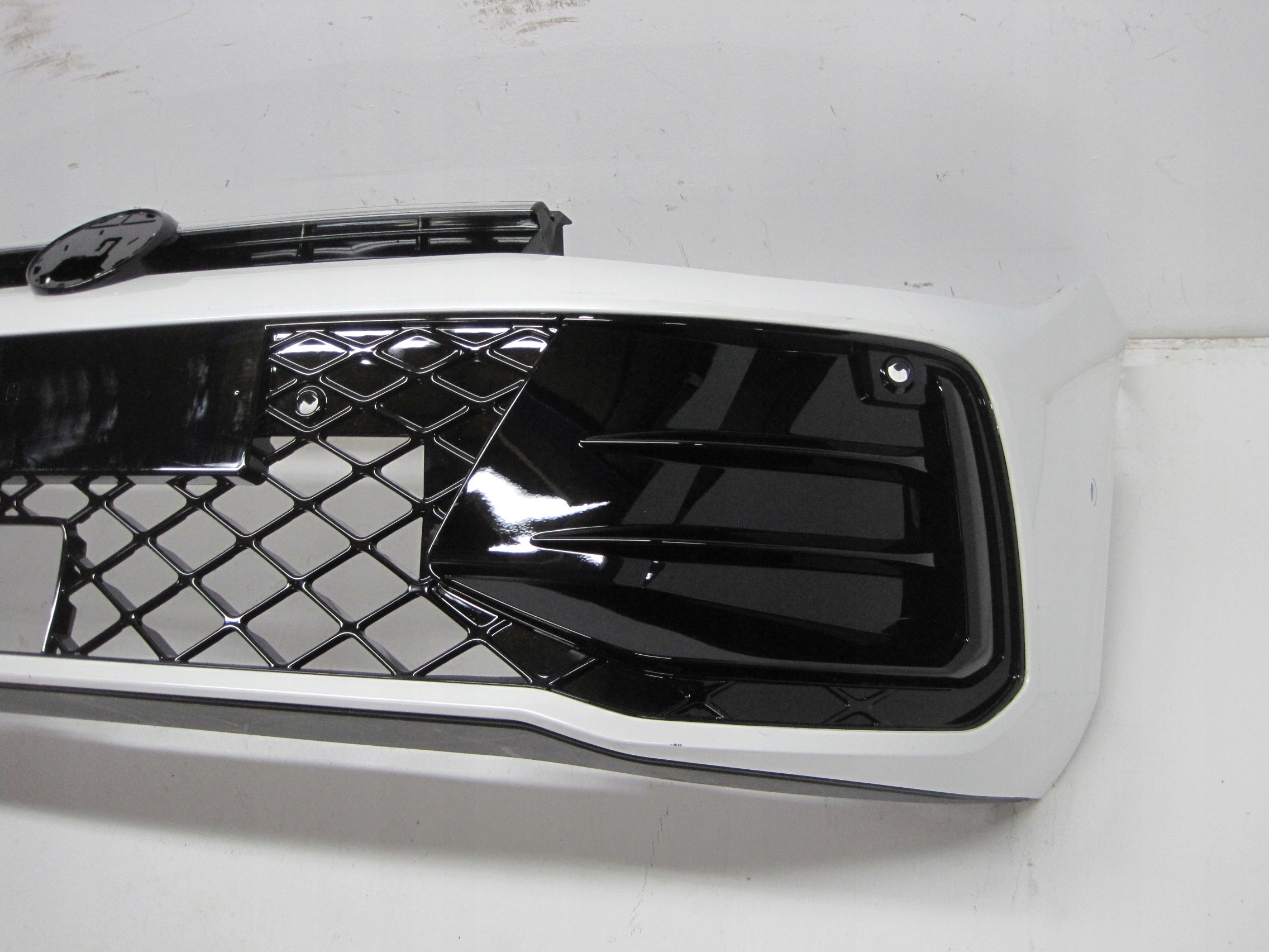 bumper VW PASSAT B9 3J0 R-LINE LED below 6 PDC below RADAR front front